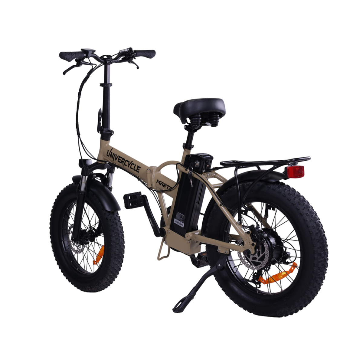 Beżowy, składany rower elektryczny z grubymi oponami i czarnym siodełkiem.