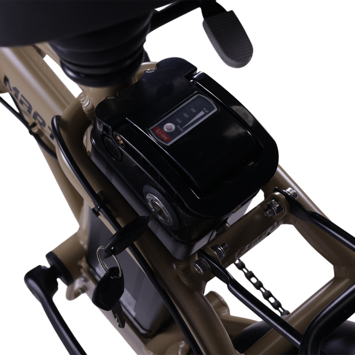 Zbliżenie na akumulator roweru elektrycznego z kluczykiem.