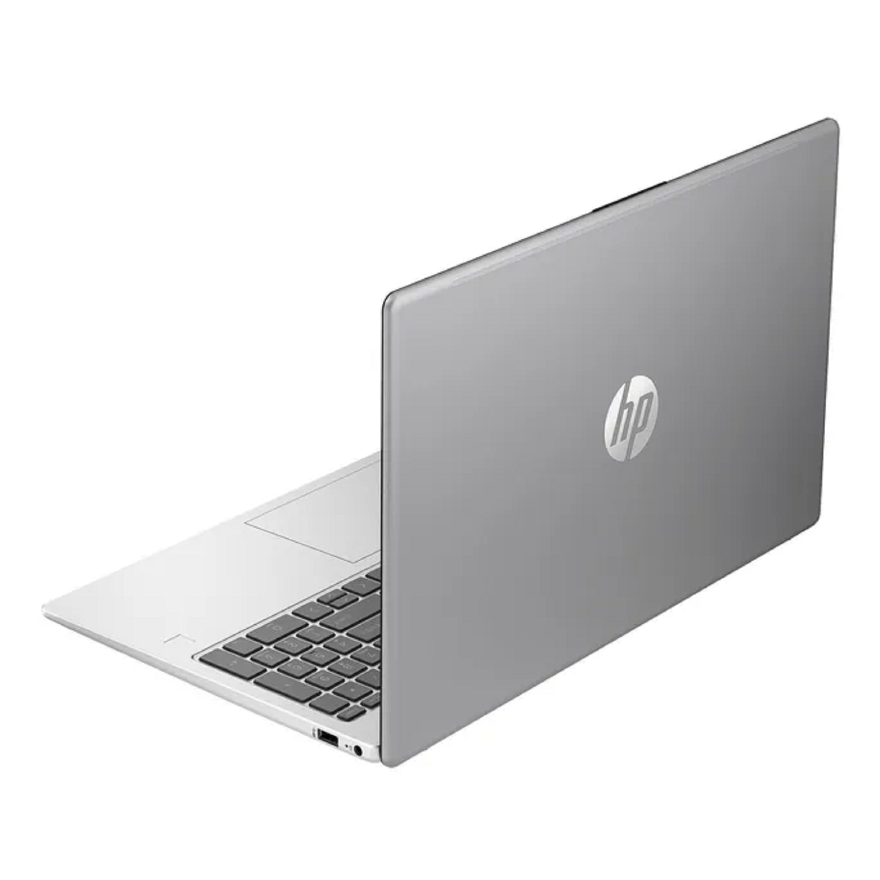 Ein silberner HP Laptop ist auf weißem Hintergrund zu sehen.