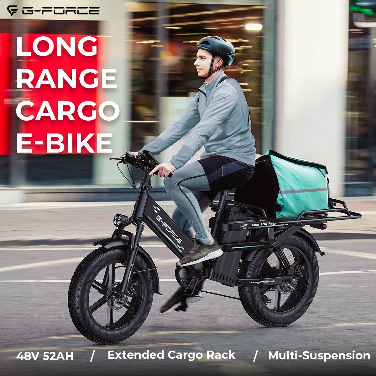 Mężczyzna jedzie na rowerze cargo G-FORCE z turkusową torbą i napisem "Long Range".