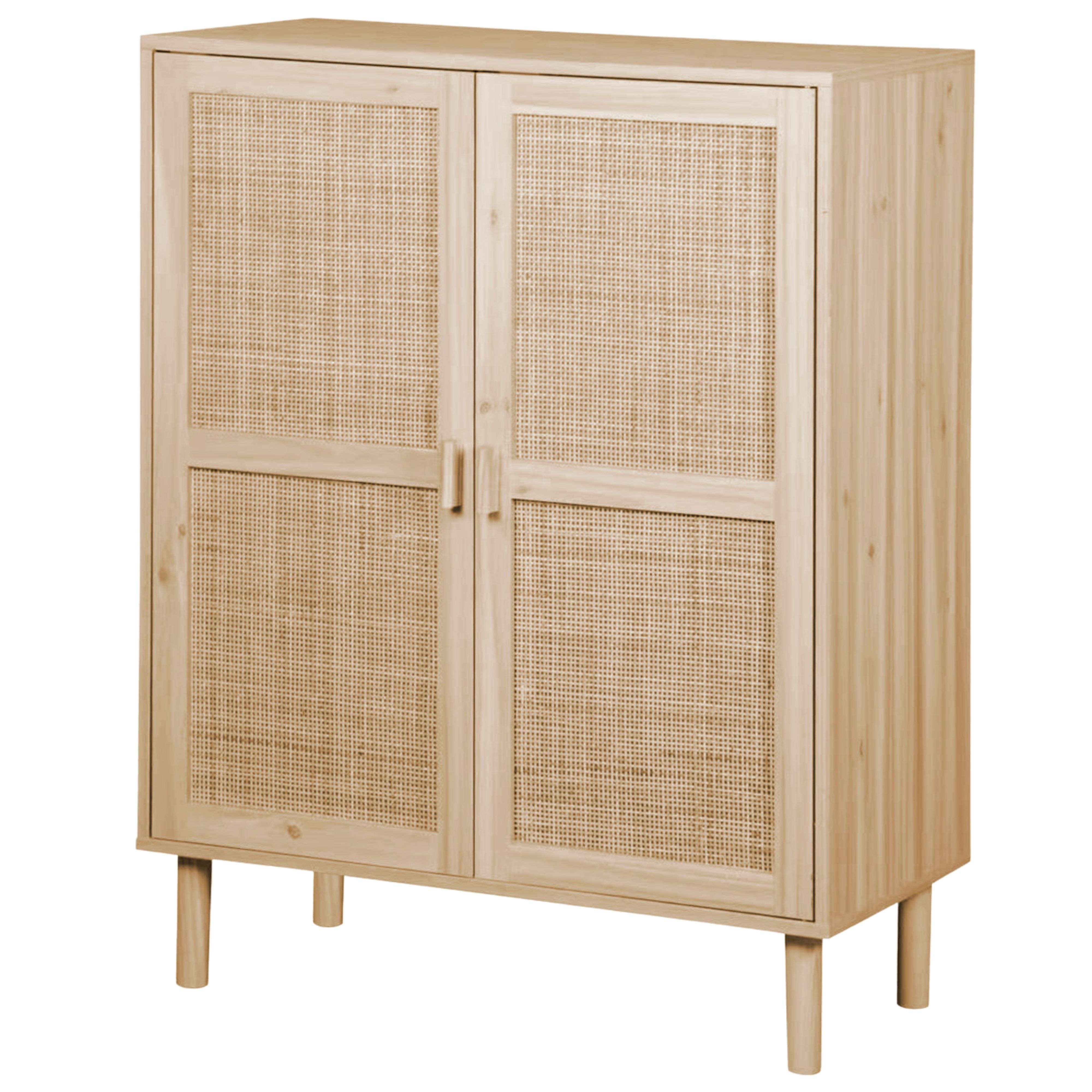 Un mueble marrón claro con dos puertas con inserciones de ratán.