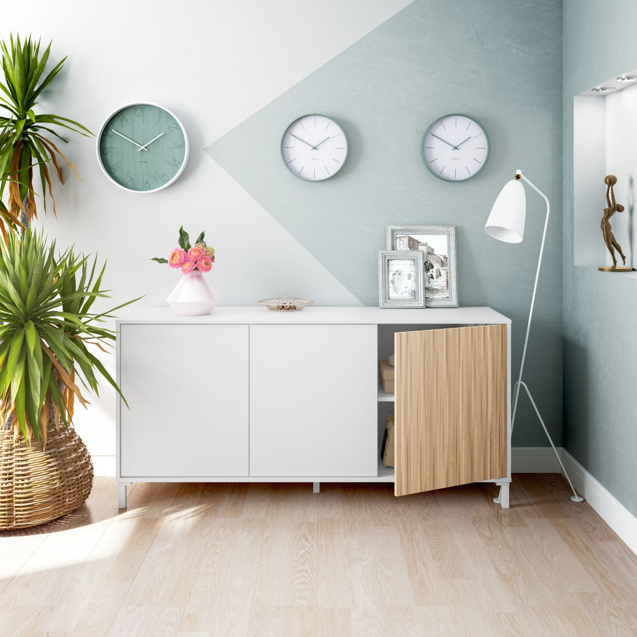 Un aparador blanco con plantas, relojes y decoración.
