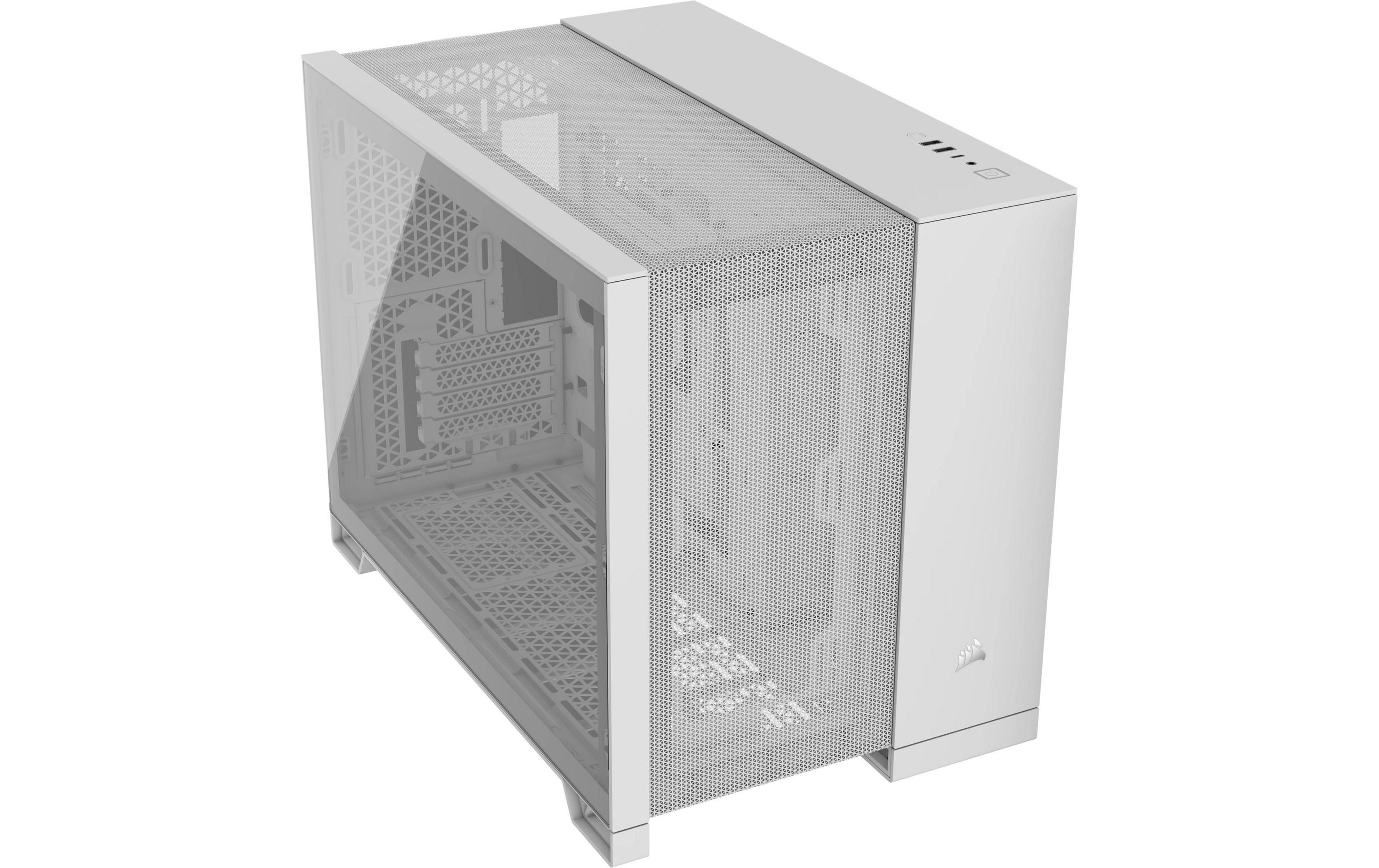 Biała obudowa komputera z szklanym frontem i siatkowymi panelami górnym i bocznym.