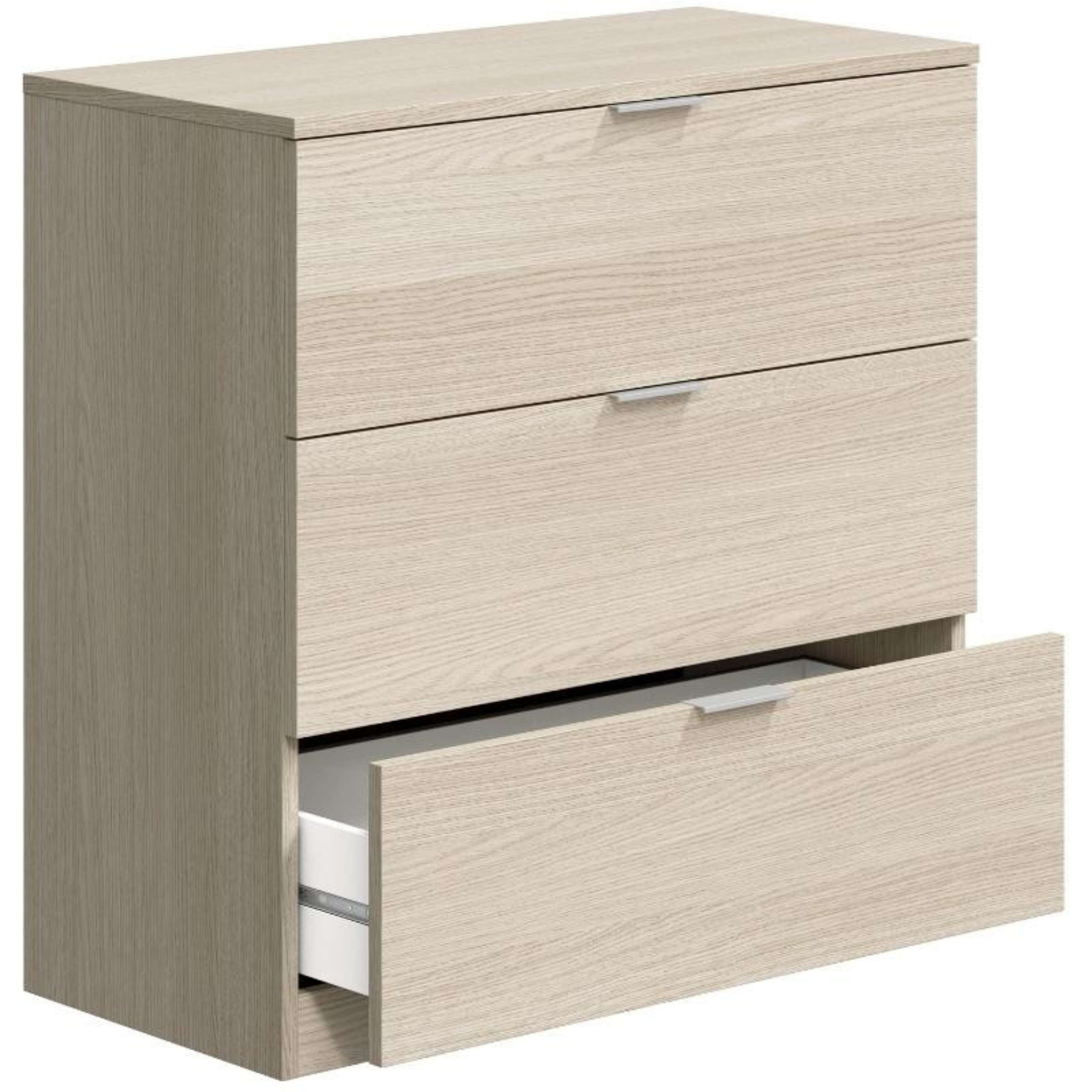 Cómoda de madera clara con tres cajones, uno abierto.