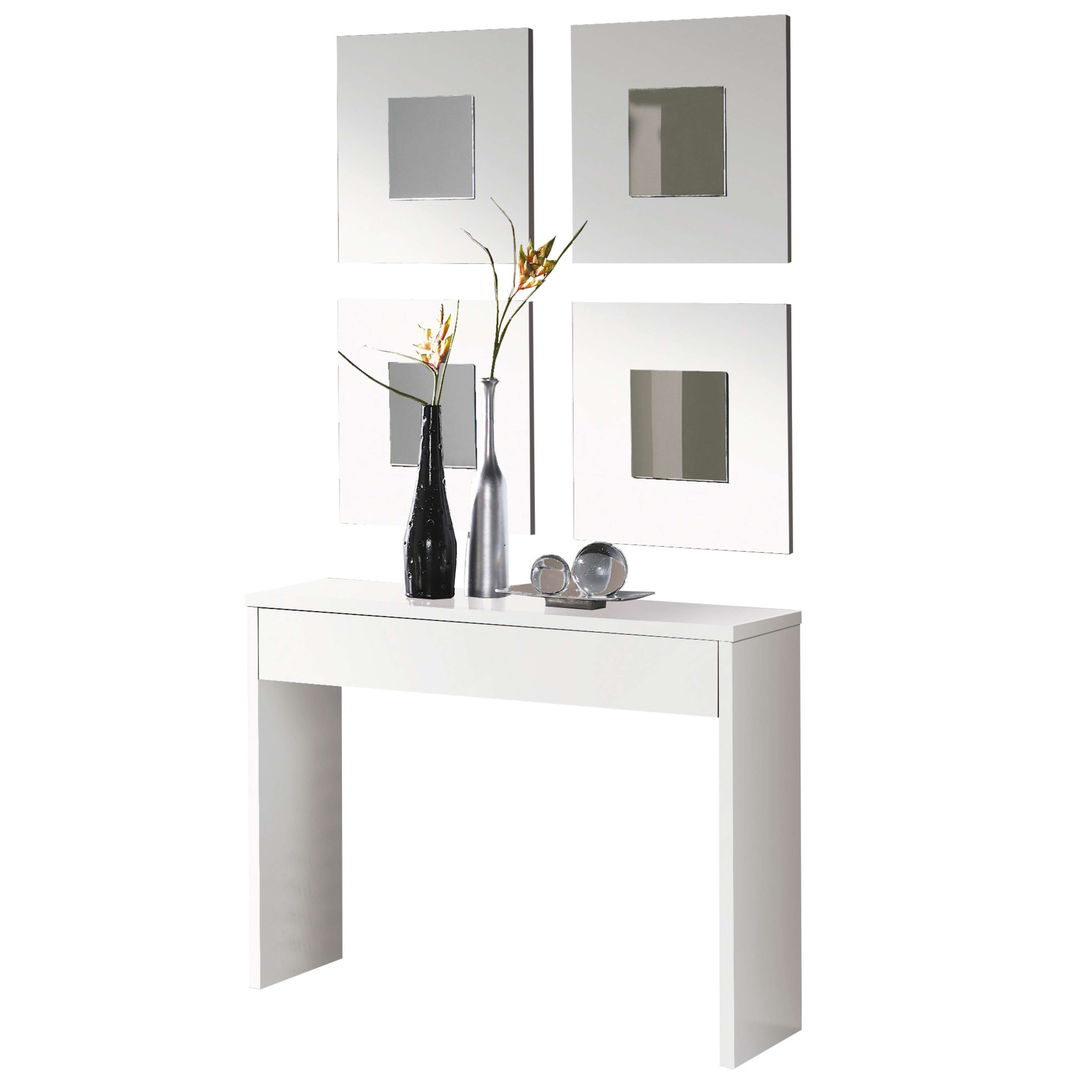 Una mesa consola blanca con objetos decorativos y cuatro espejos de pared.