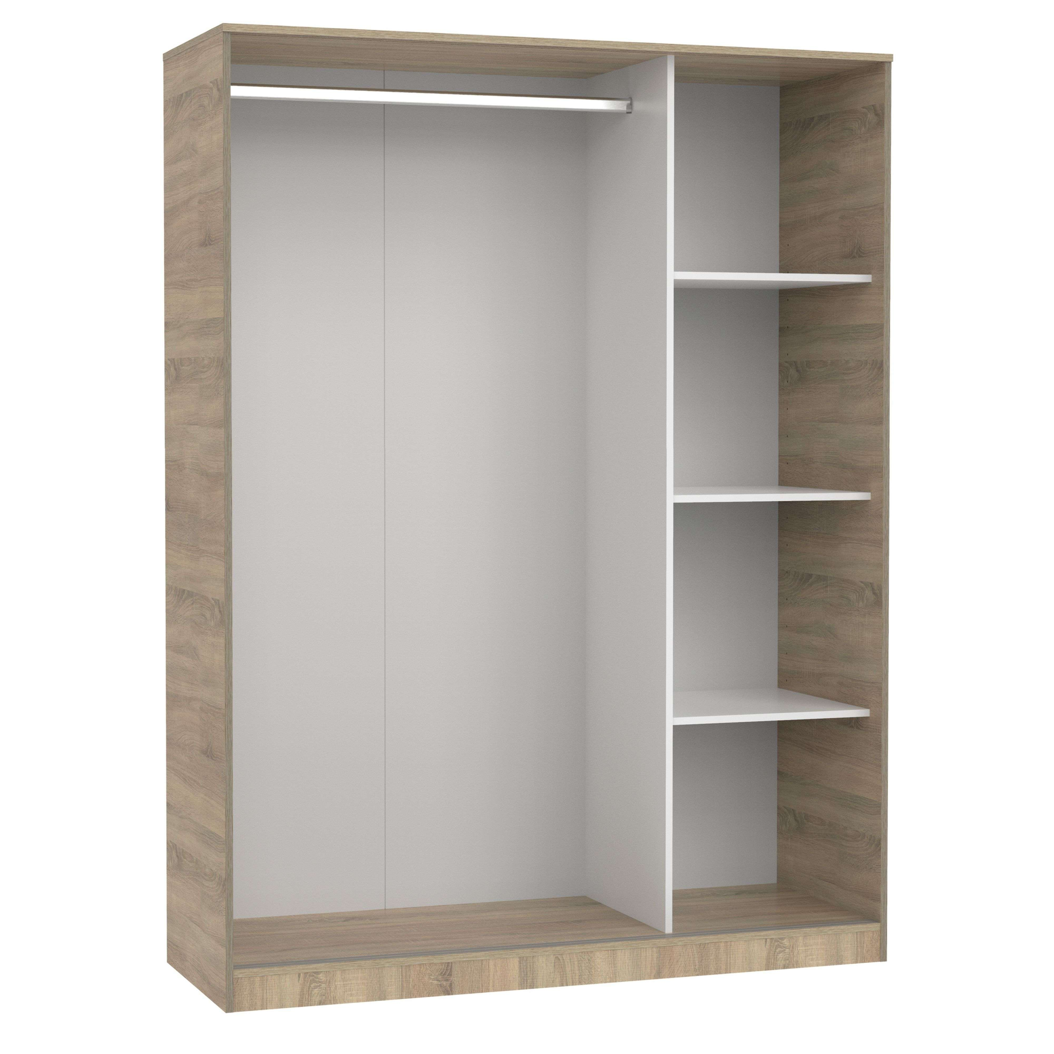 Armario abierto con detalles de madera y barra para colgar. Se ven estantes blancos.