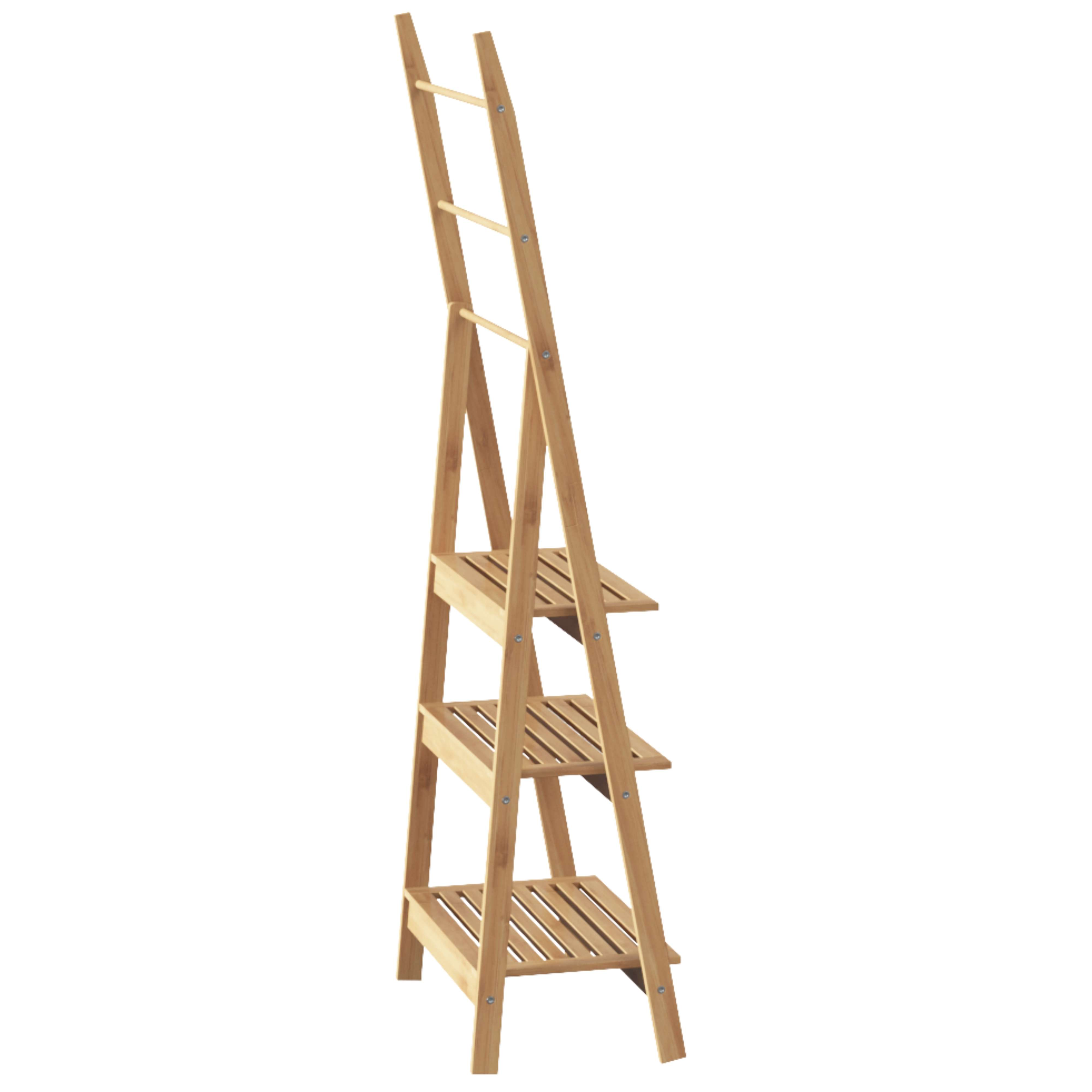 Estantería de tres niveles con diseño de escalera, de bambú claro.