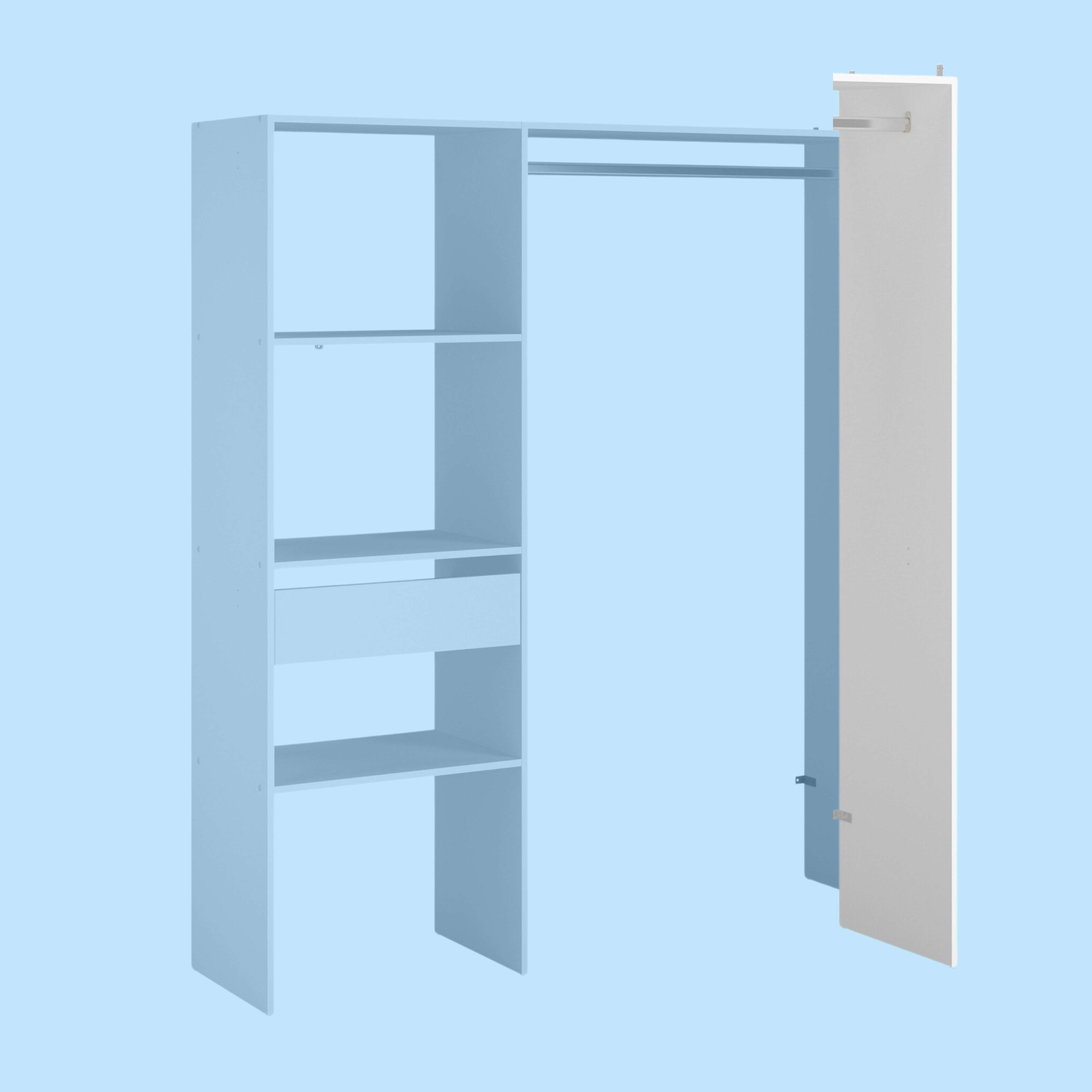 Un mueble de estanterías azul claro con barra para colgar y panel lateral blanco.