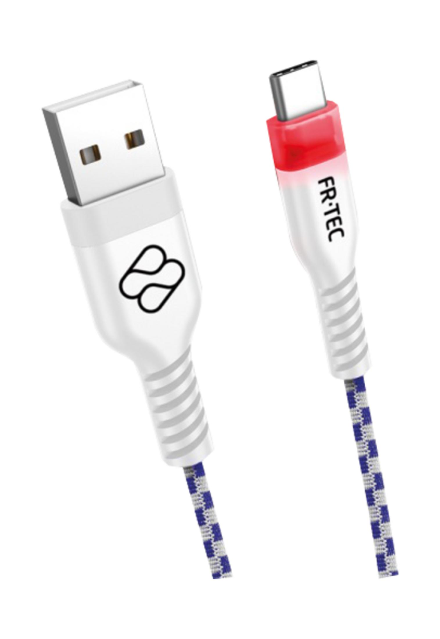 Un cavo USB-C bianco con bagliore rosso e un cavo USB-A.