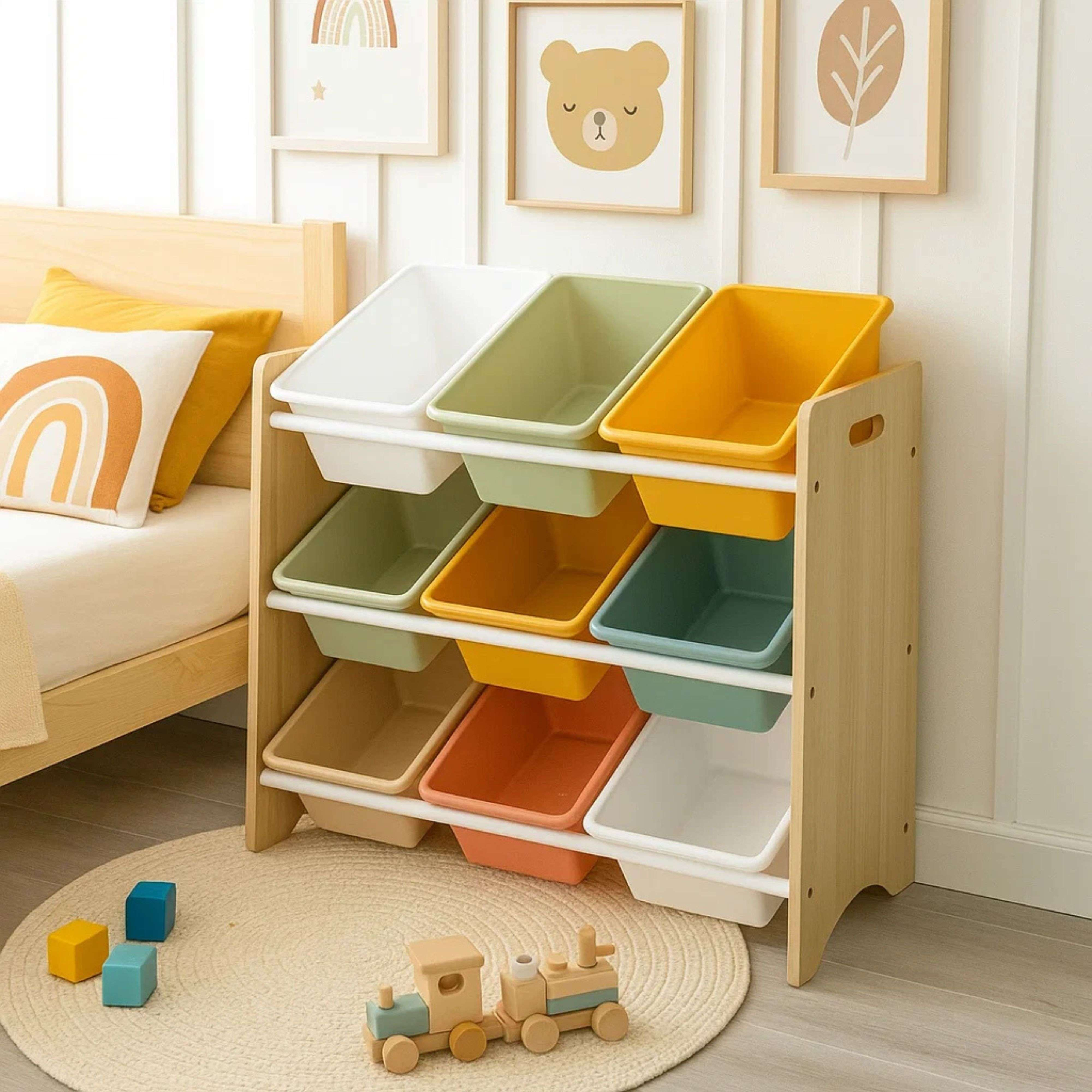 Habitación infantil con estantería de juguetes, cama y juguetes. Contenedores coloridos.
