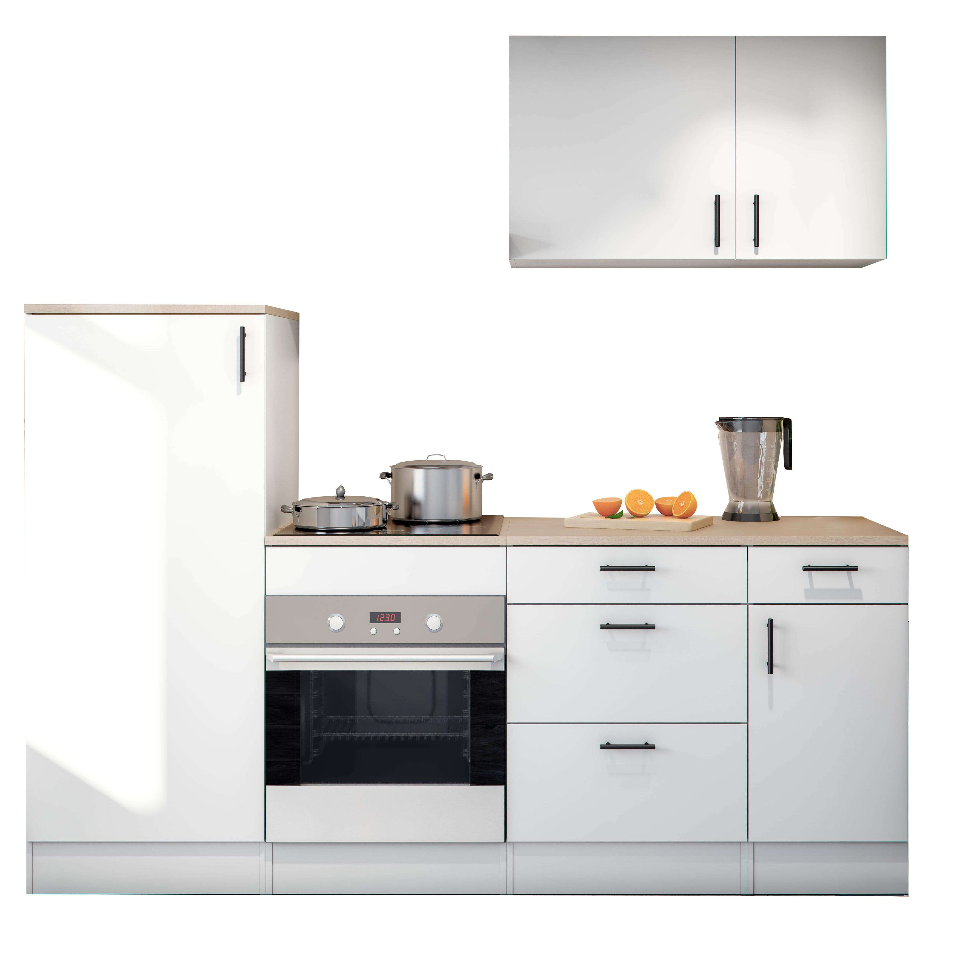 Cocina blanca moderna con horno, vitrocerámica, ollas, licuadora y naranjas.