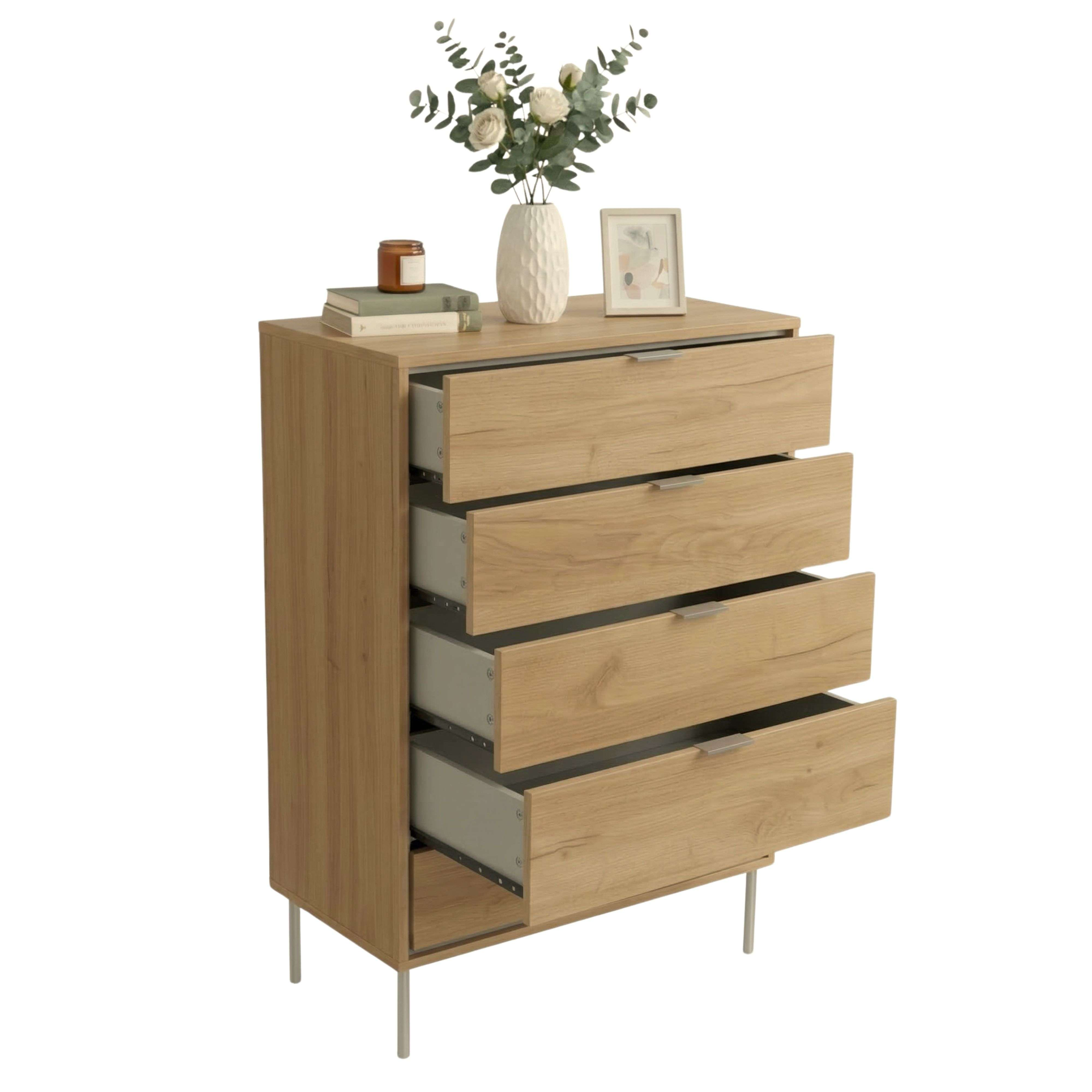 Cómoda de madera con cuatro cajones abiertos, decorada con flores y libros.