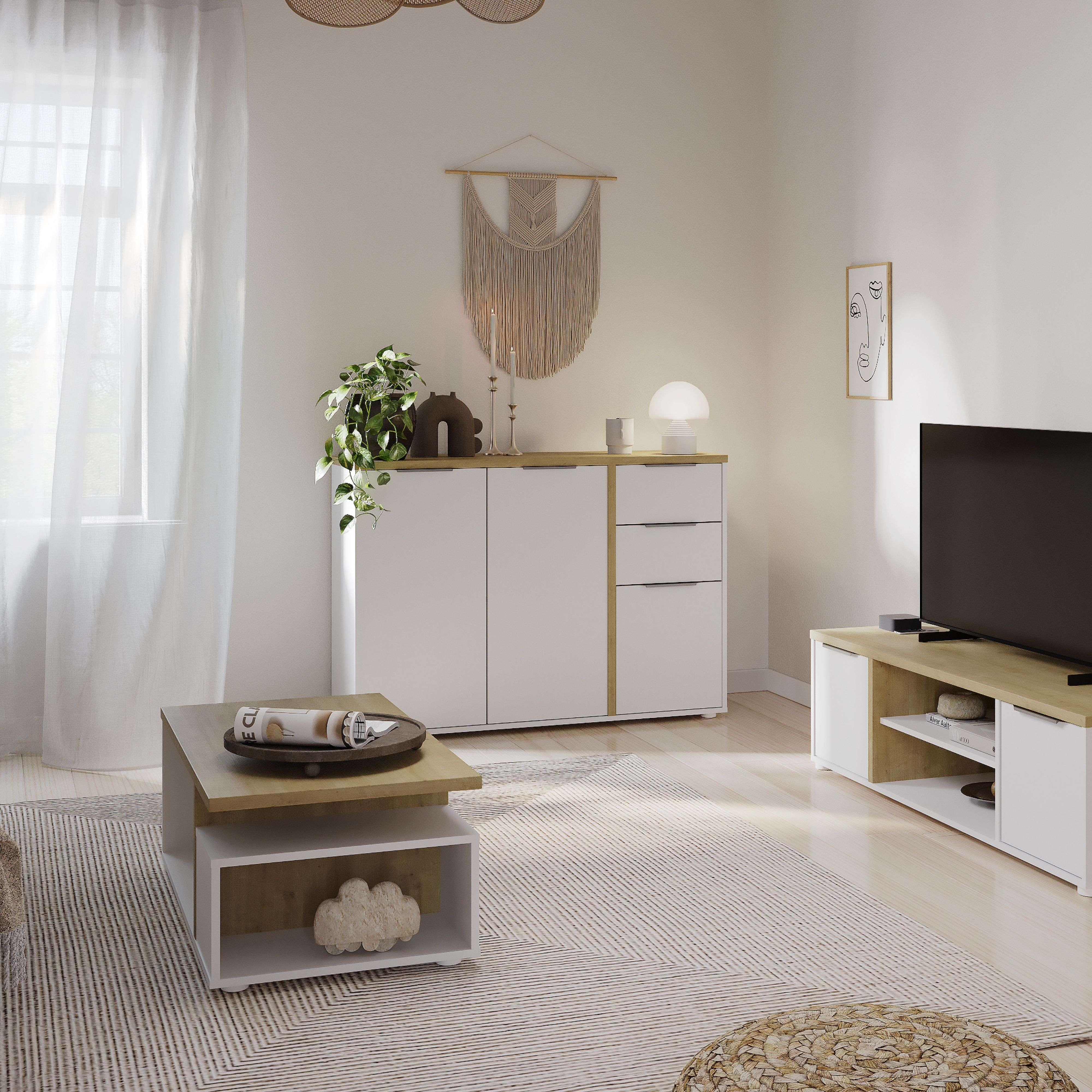 Sala de estar moderna con aparador blanco, mesa de centro, TV y alfombra.