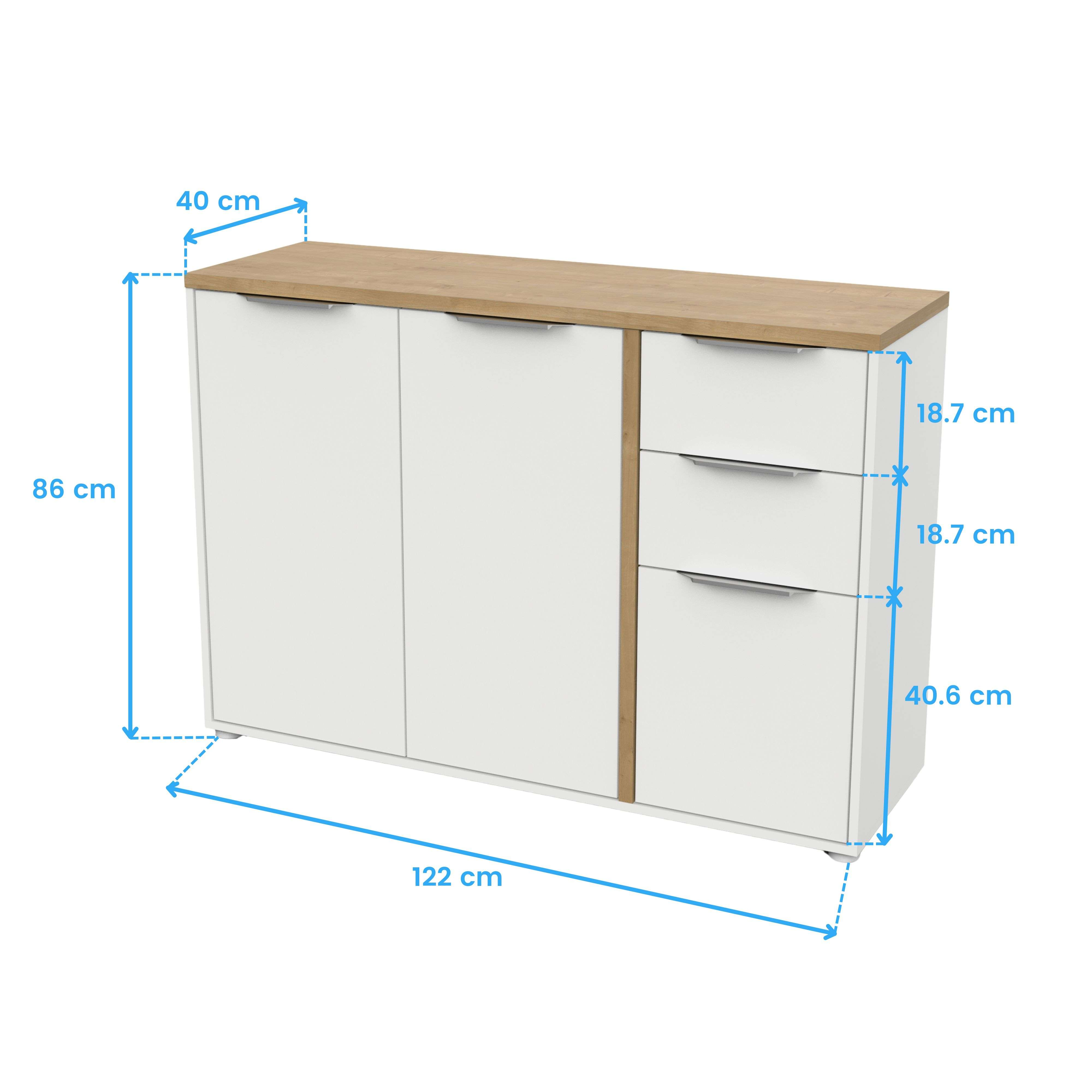 Aparador blanco con tapa de madera, tres puertas y tres cajones.