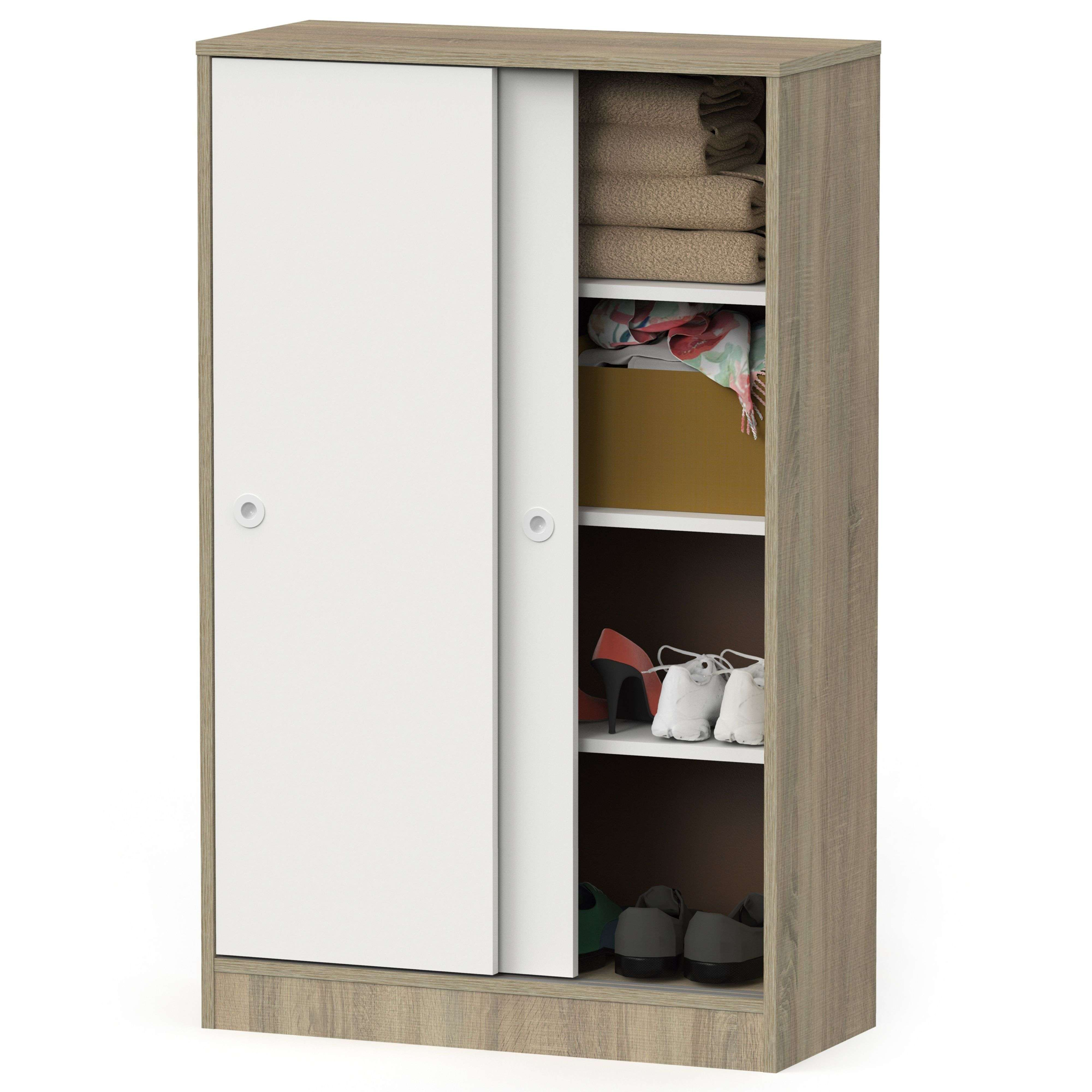 Un armario de dos puertas con puertas correderas blancas, lleno de ropa y zapatos.