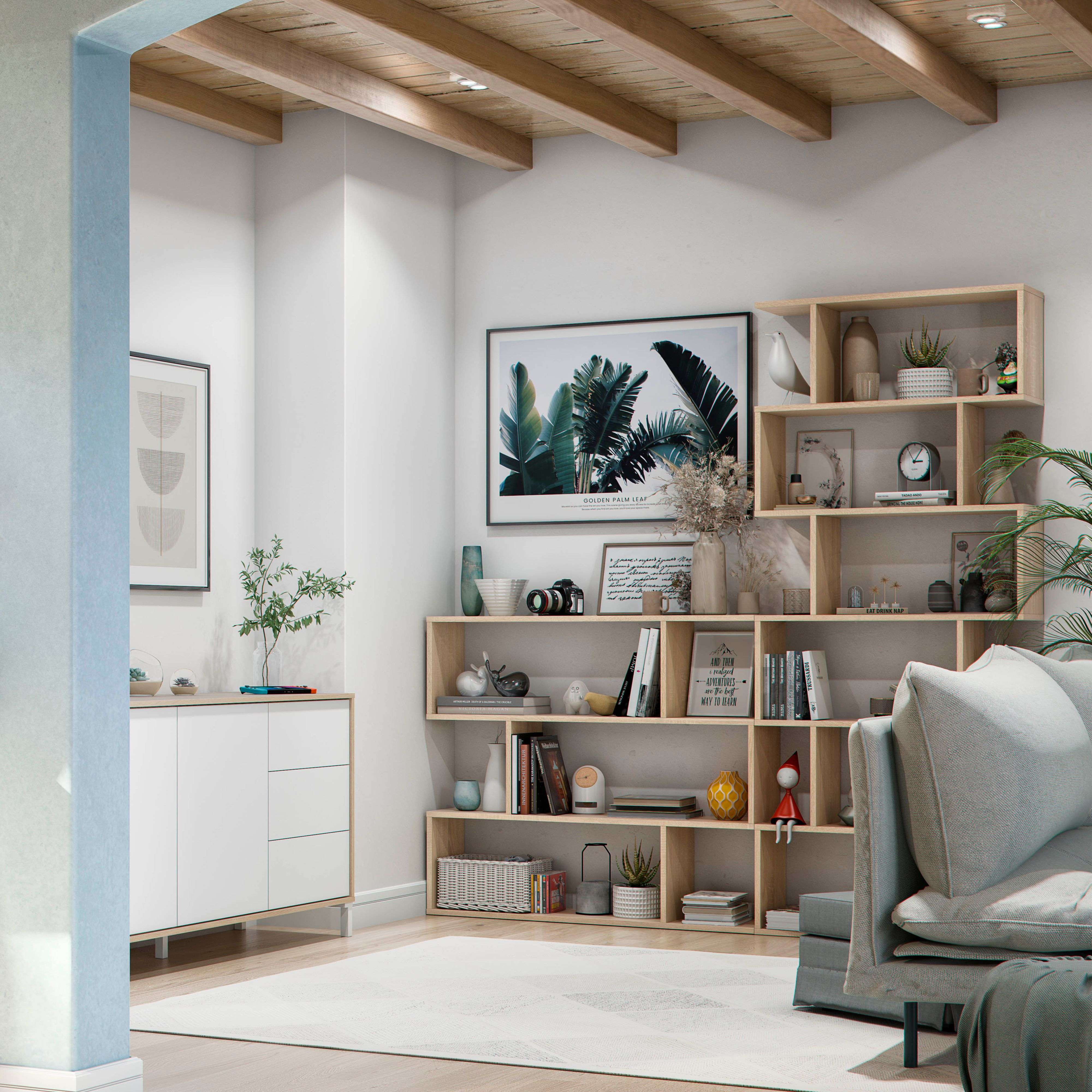 Acogedora sala de estar con vigas de madera, estantería, sofá y plantas.