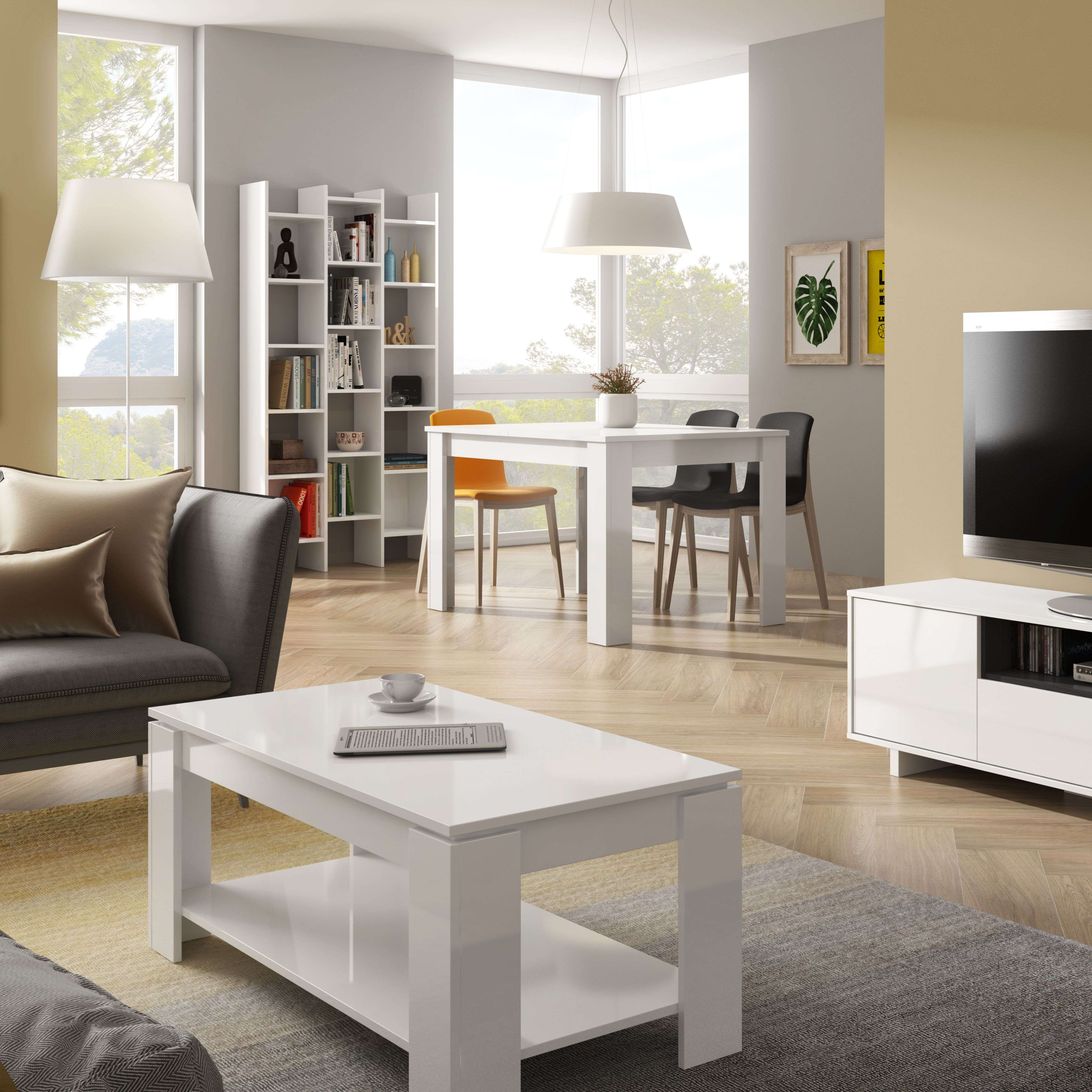 Sala de estar moderna con mesa blanca, sofá, estantería y televisión.