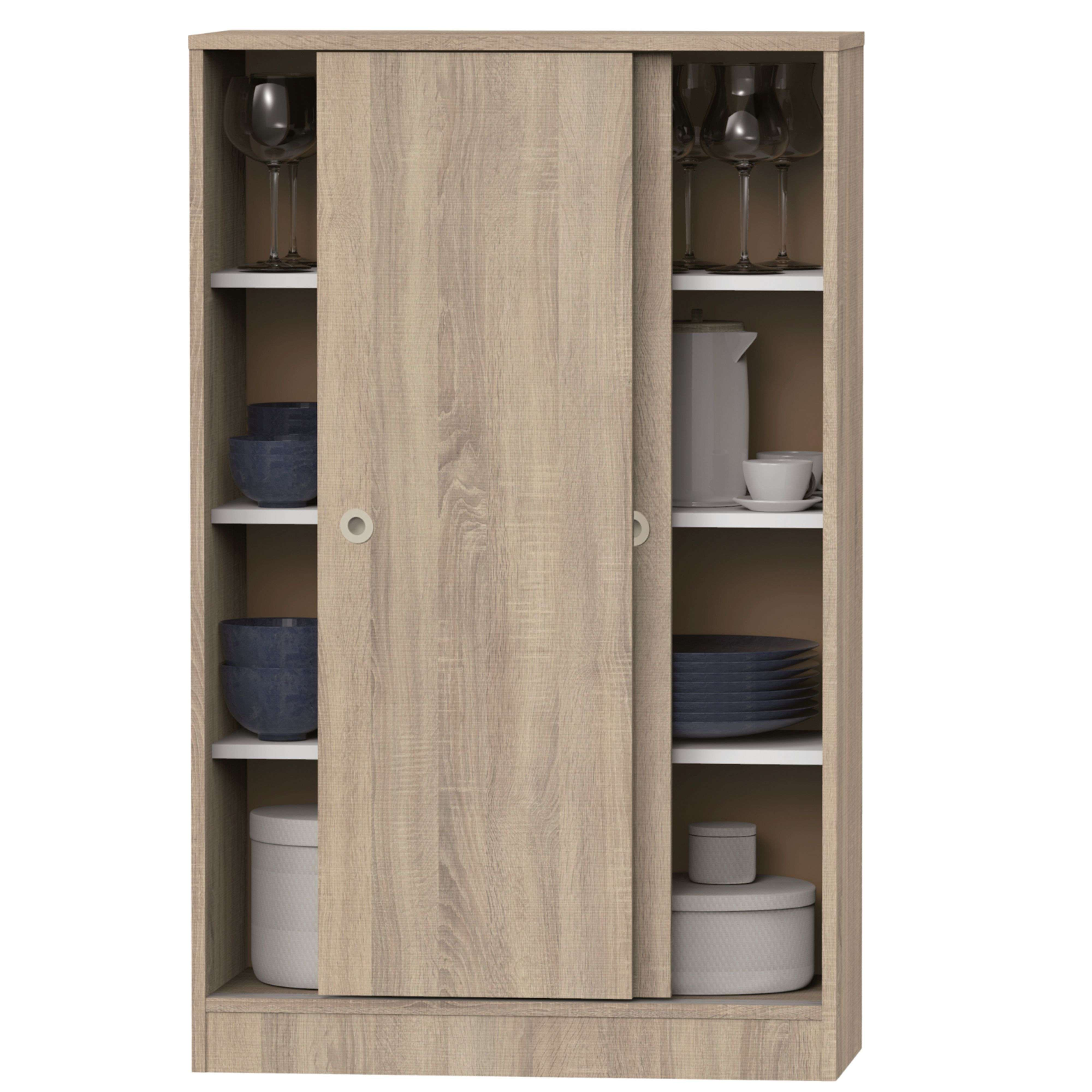 Armario de madera clara con puertas correderas, mostrando estantes con vasos, cuencos, platos y recipientes.