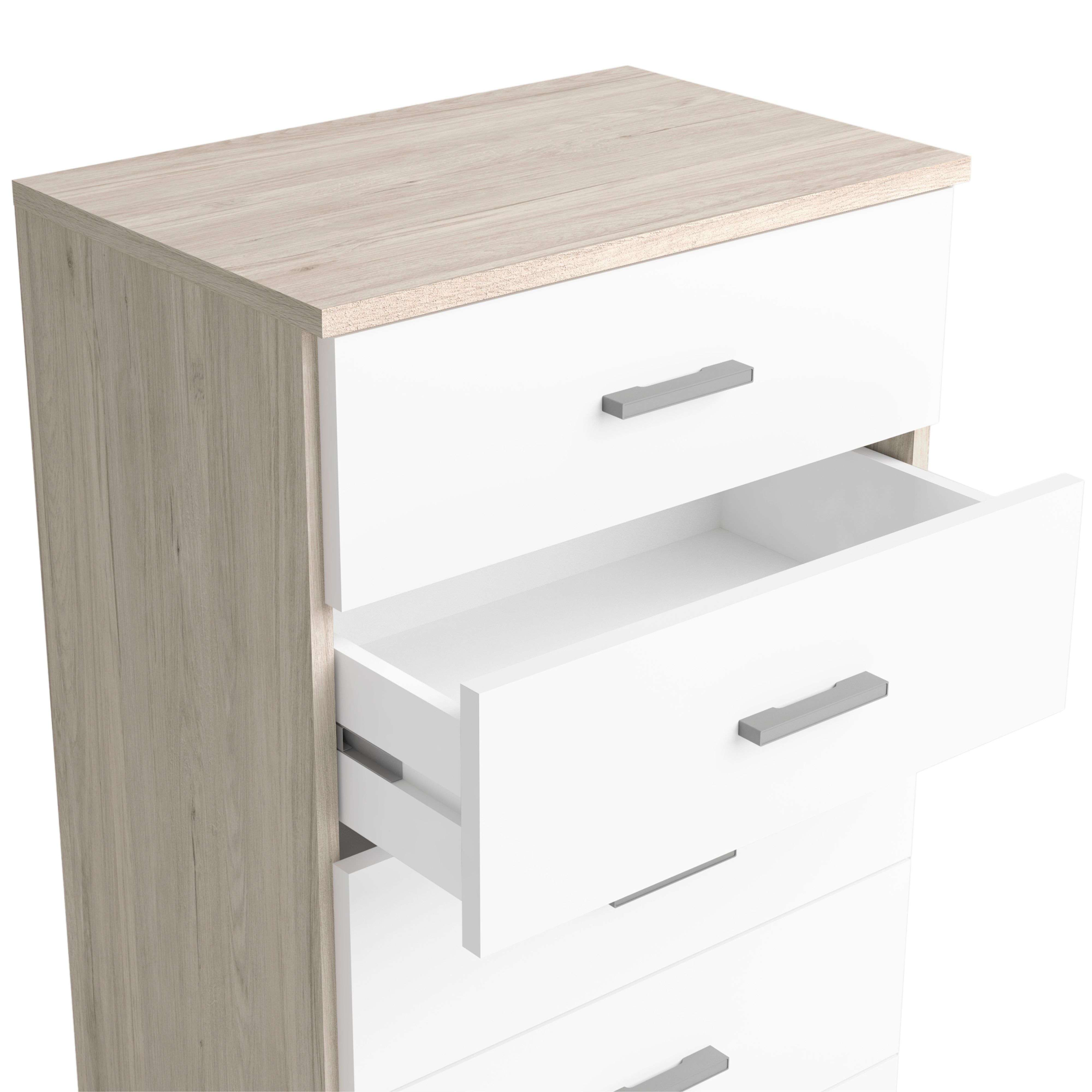 Cómoda blanca con acabado de veta de madera, un cajón está abierto.