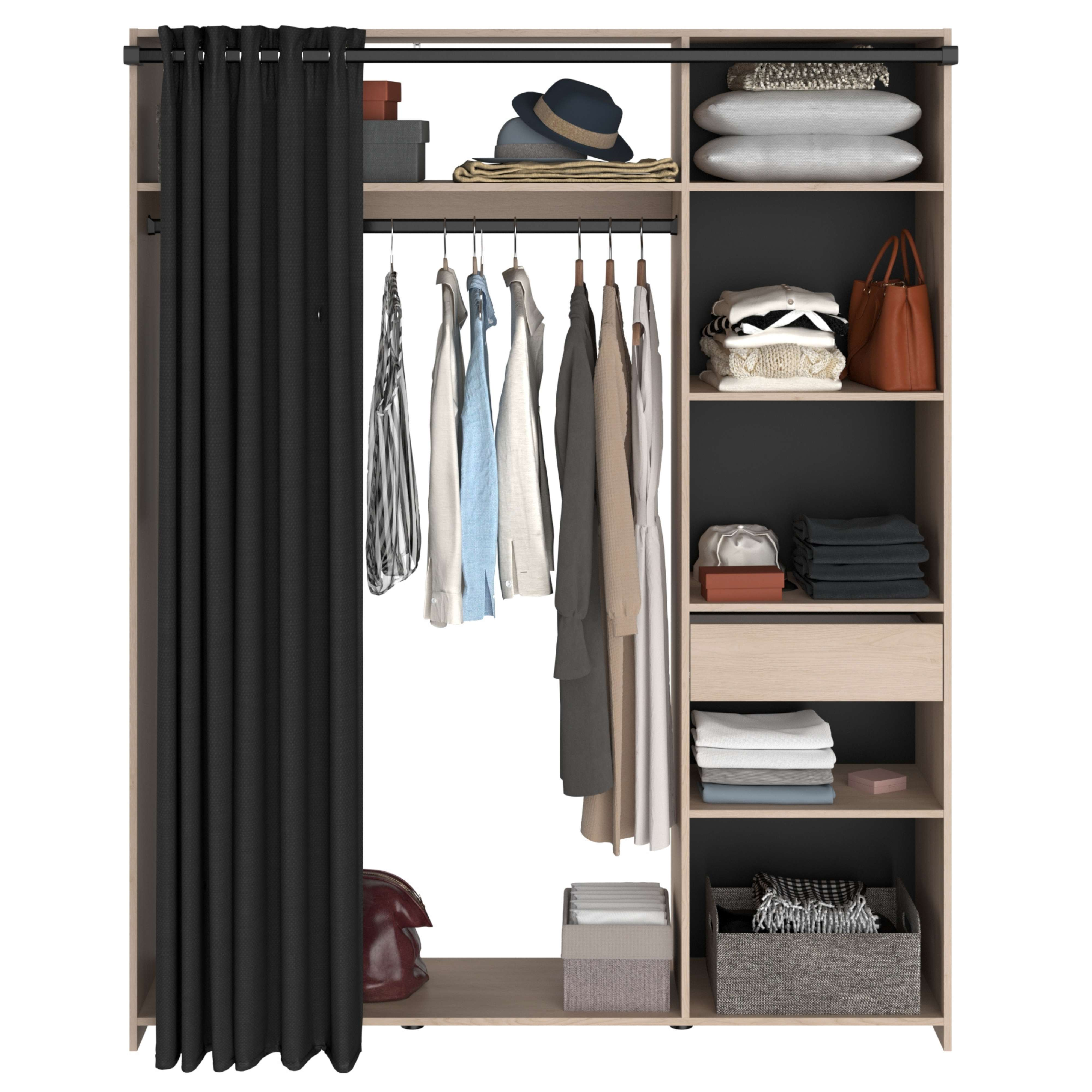Un armario abierto con ropa, sombreros, cojines, bolsos y cestas. Cortina negra a la izquierda.