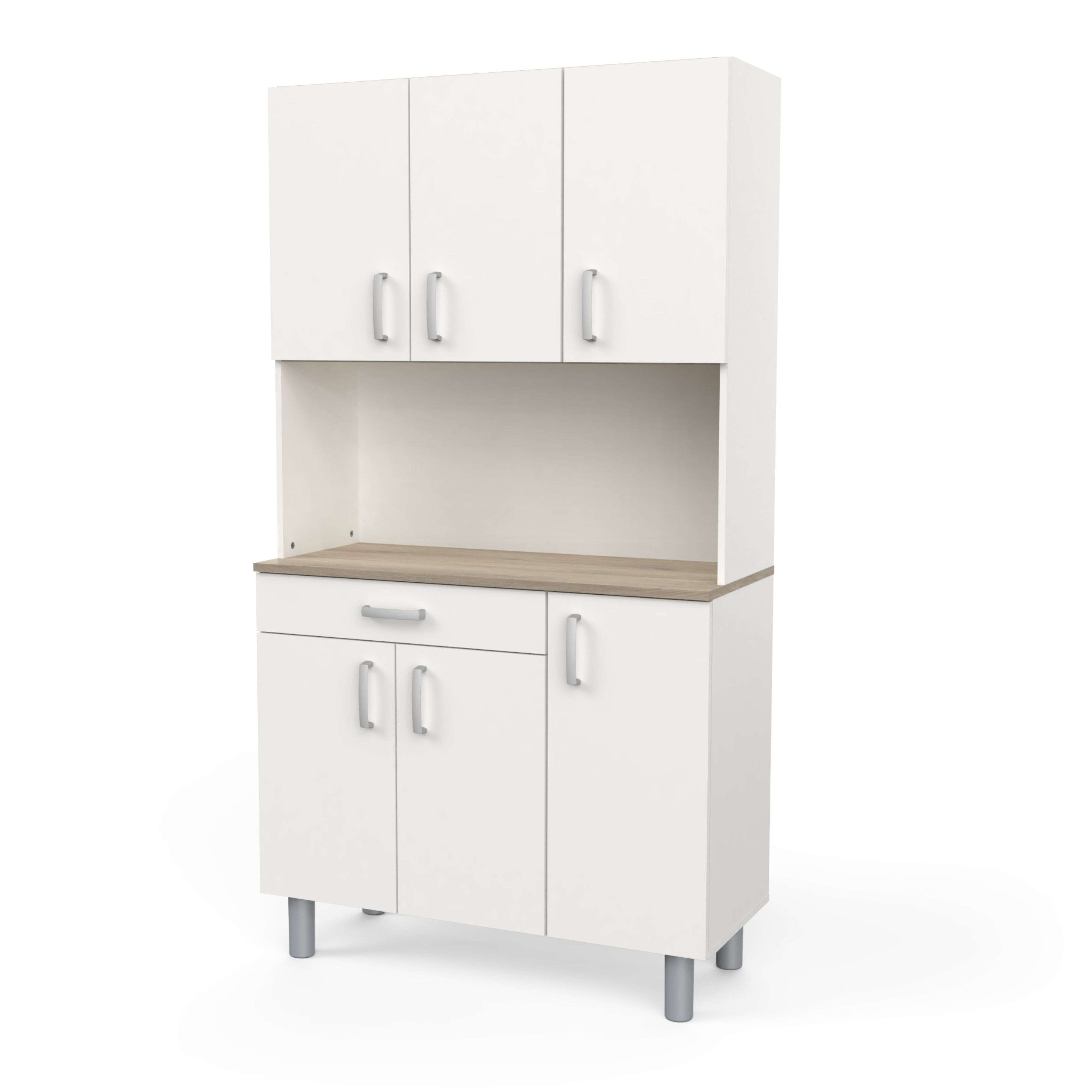 Un mueble de cocina blanco con tapa de madera y tiradores plateados.