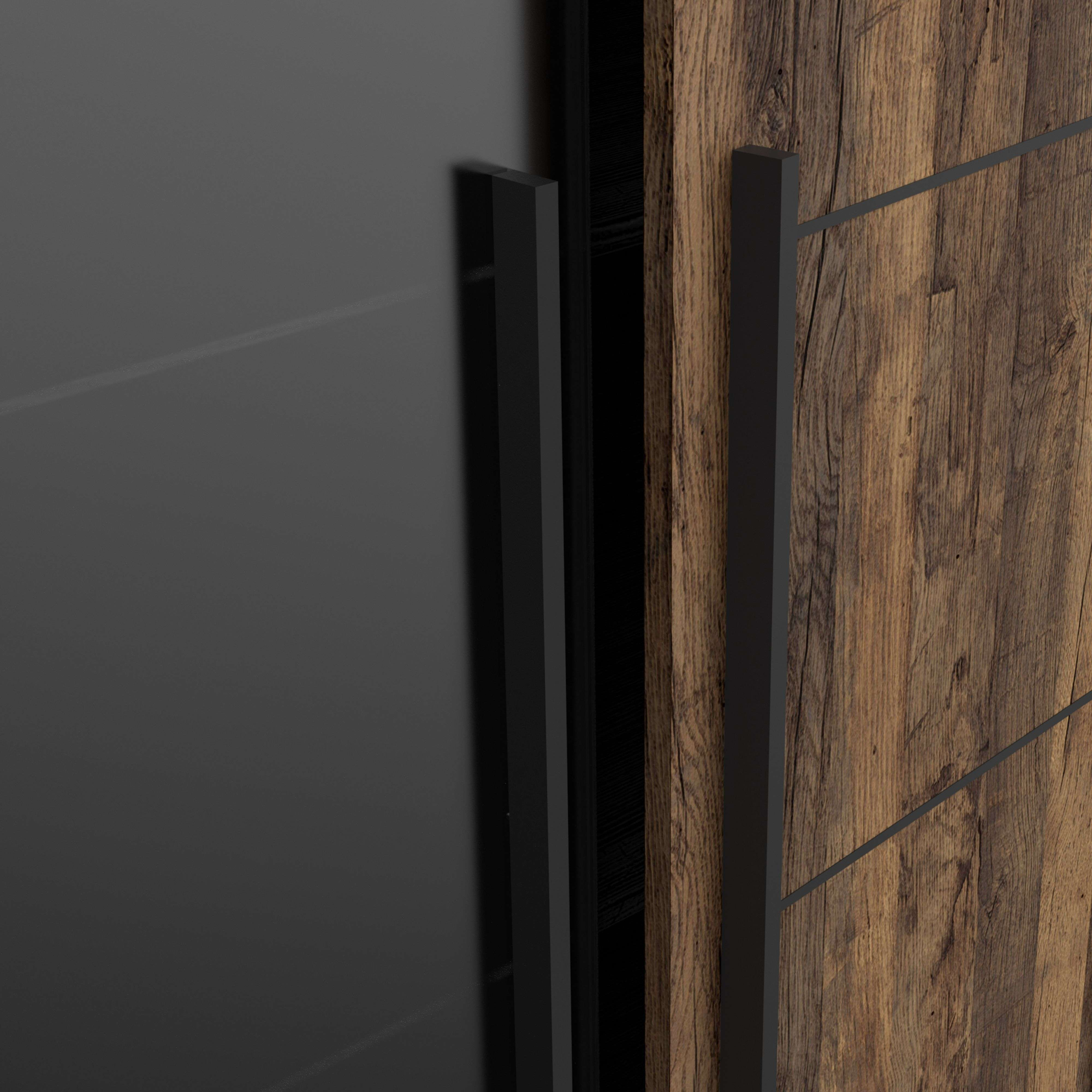 Puerta gris oscuro junto a veta de madera con tiradores negros.
