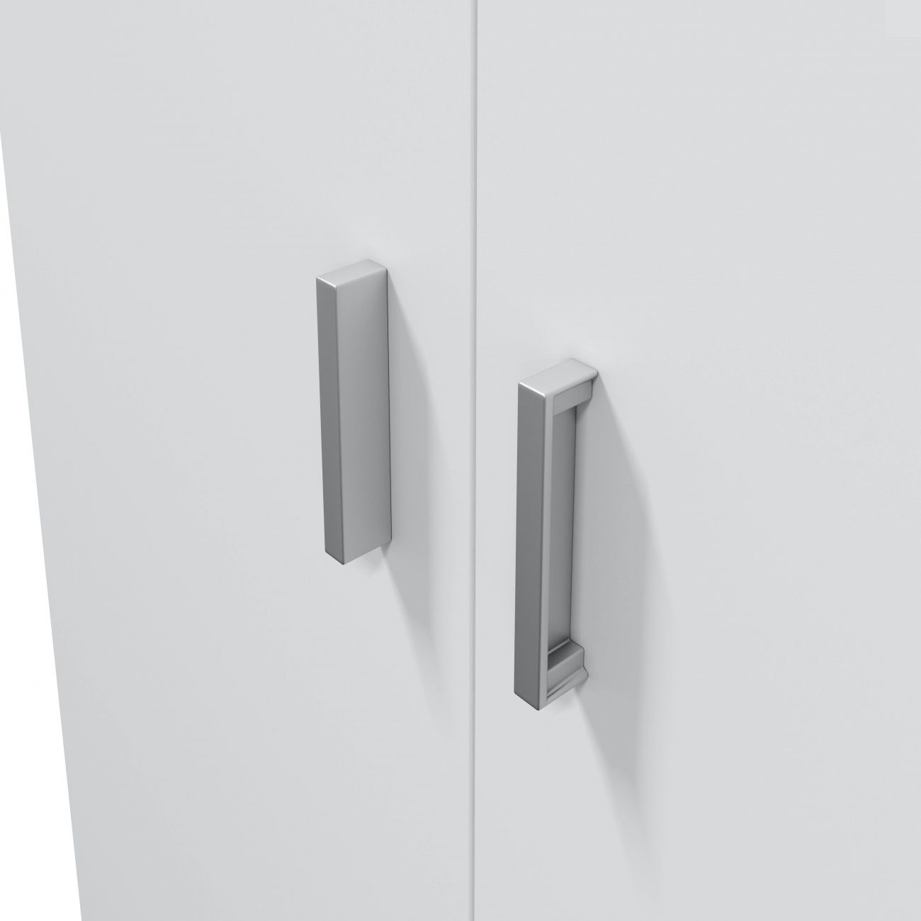 Dos tiradores plateados en una puerta blanca.