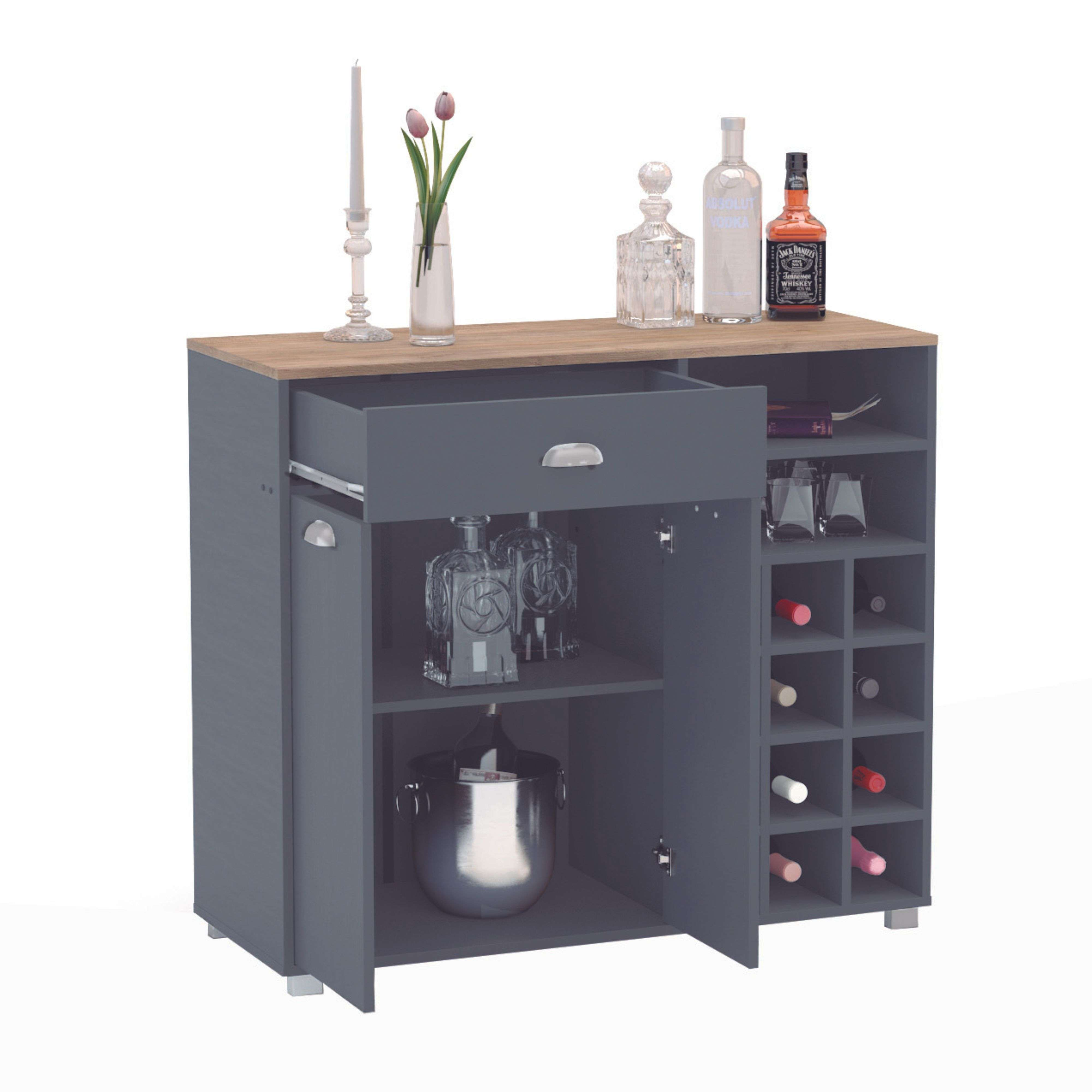 Un mueble bar gris con encimera de madera clara, un cajón abierto, una puerta de armario abierta y botellas de vino.