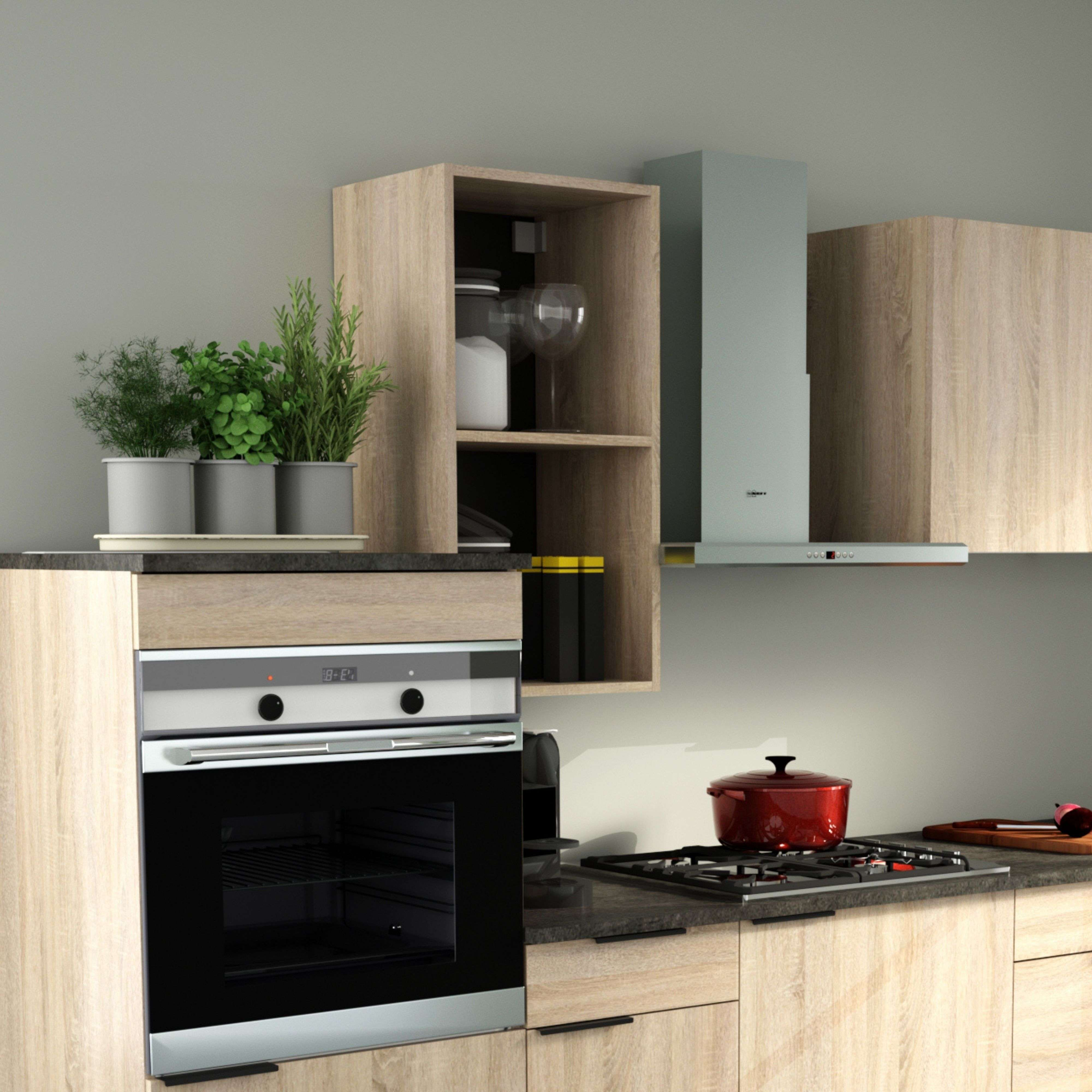 Cocina moderna con gabinetes de madera, horno, estufa de gas con olla roja.