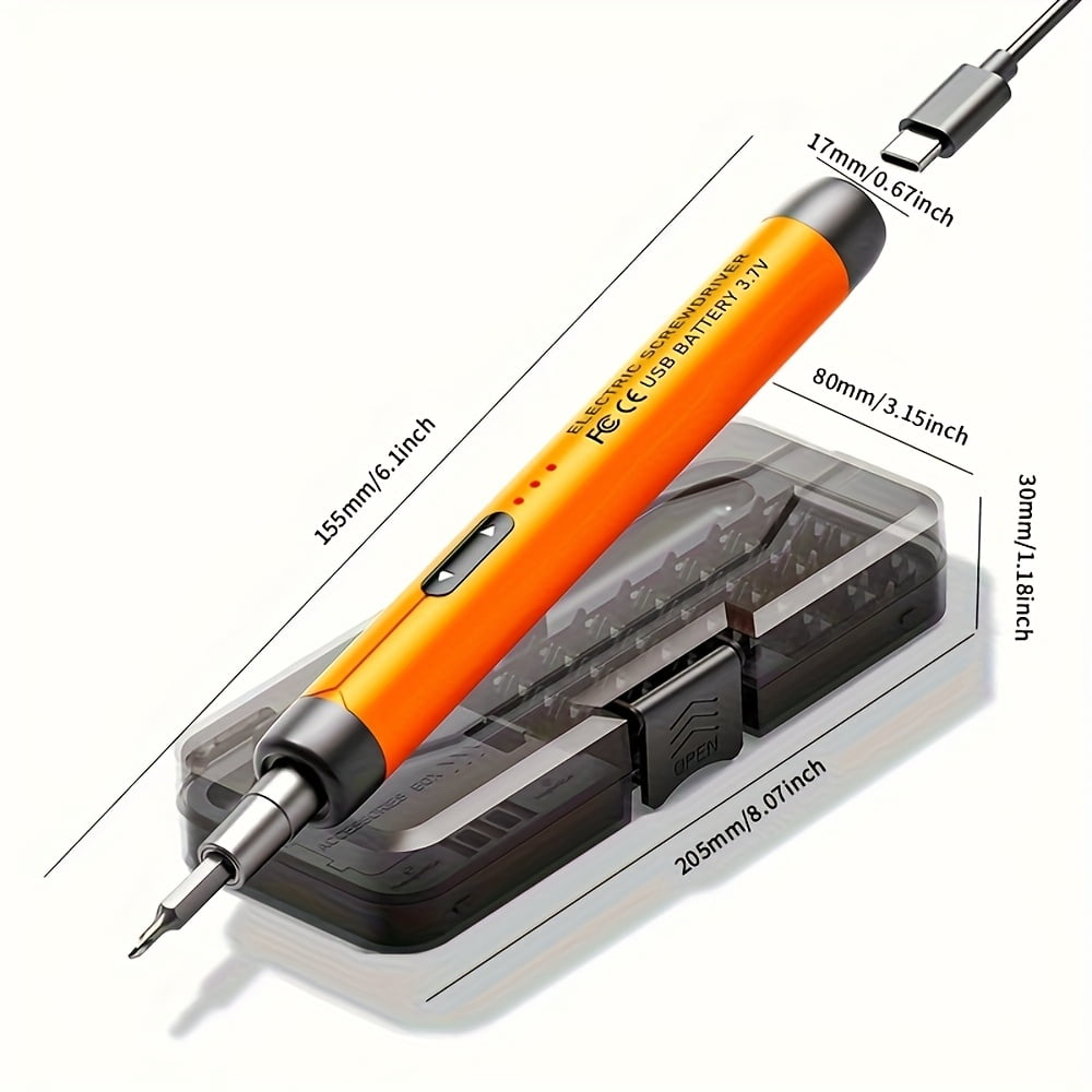 Ein orangefarbener Elektroschrauber mit USB-Anschluss liegt auf einer transparenten Box mit Bits.