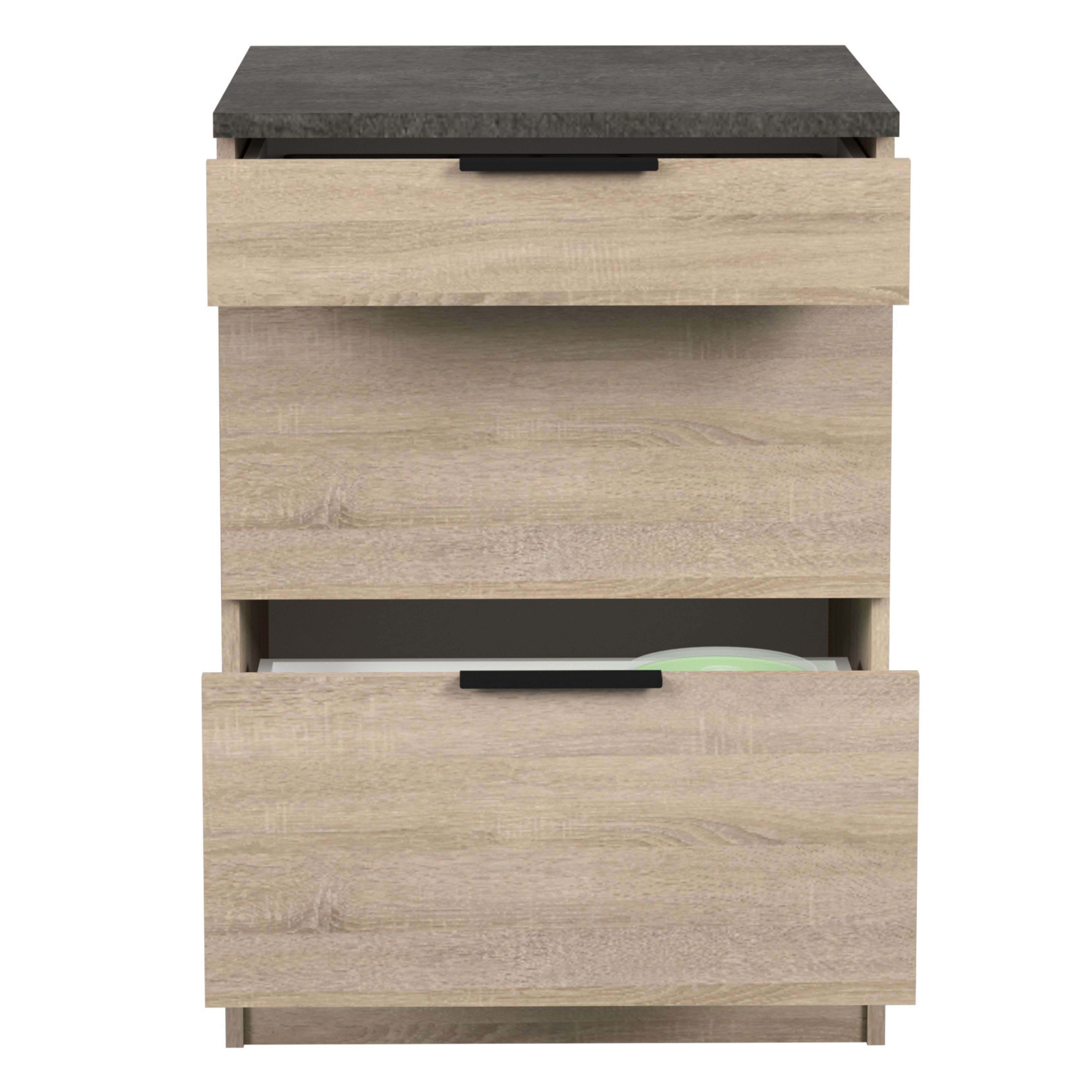 Cómoda de madera con tapa oscura y tres cajones.