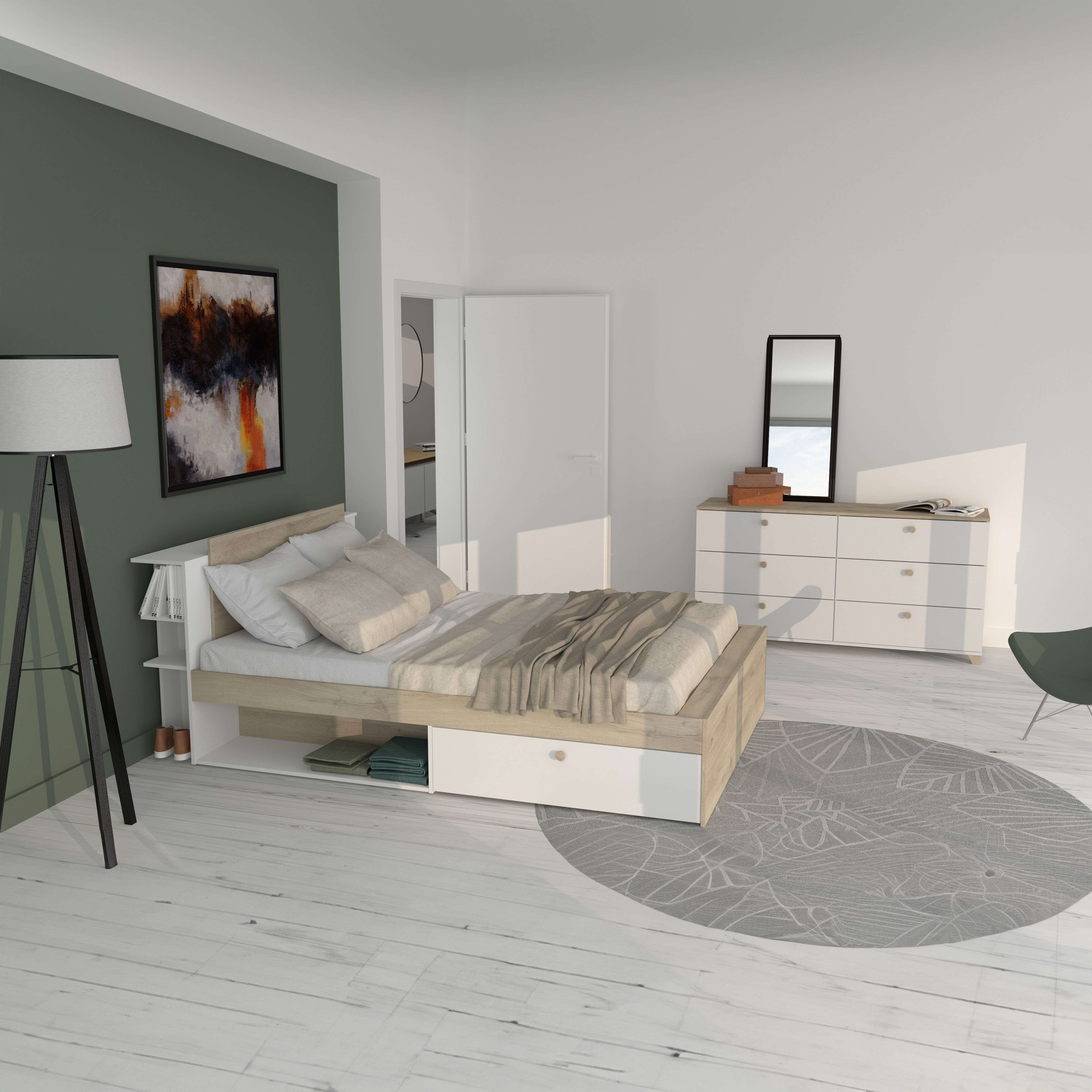 Un dormitorio con cama, cómoda, espejo, lámpara y arte abstracto.