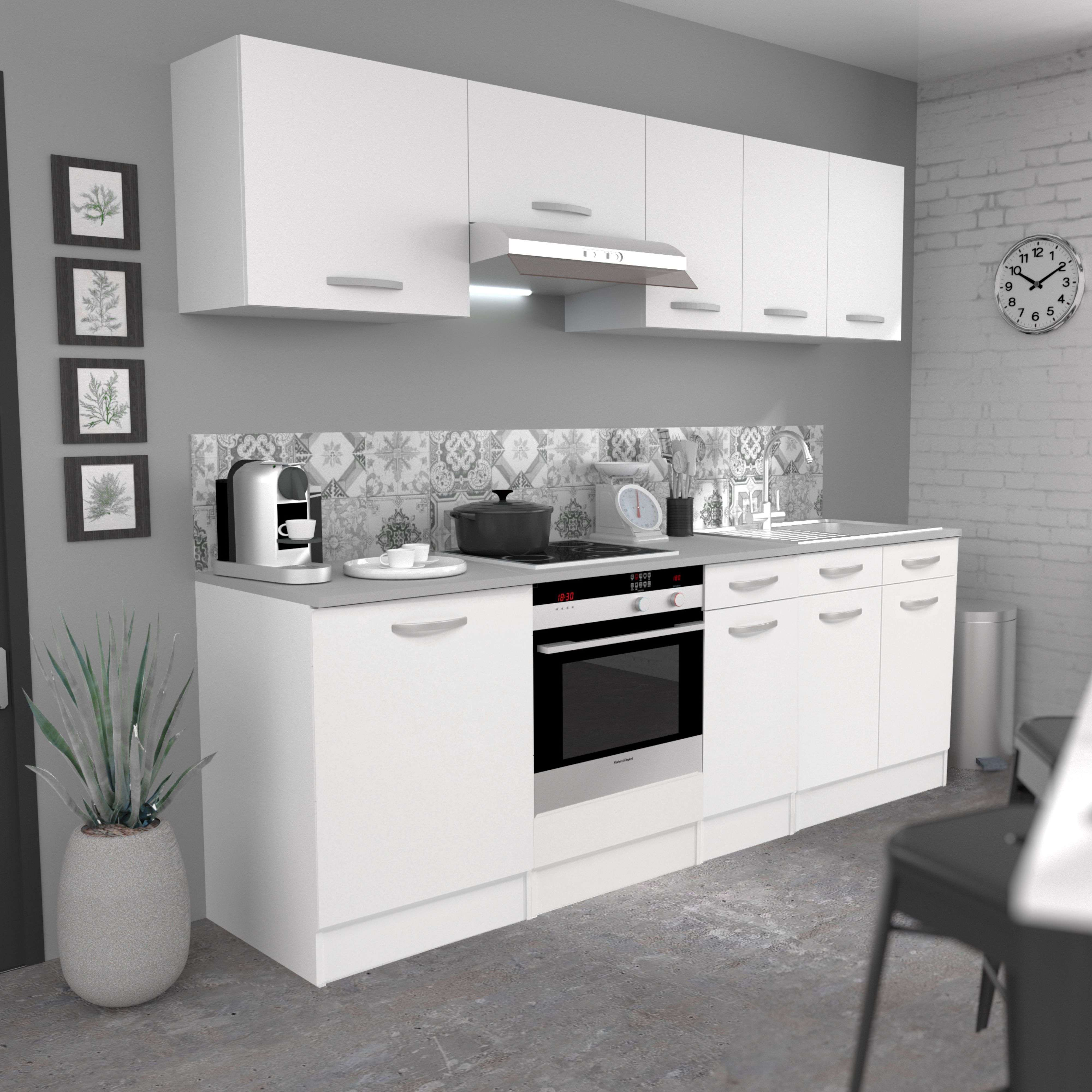 Moderna cocina blanca con electrodomésticos, plantas y reloj de pared.