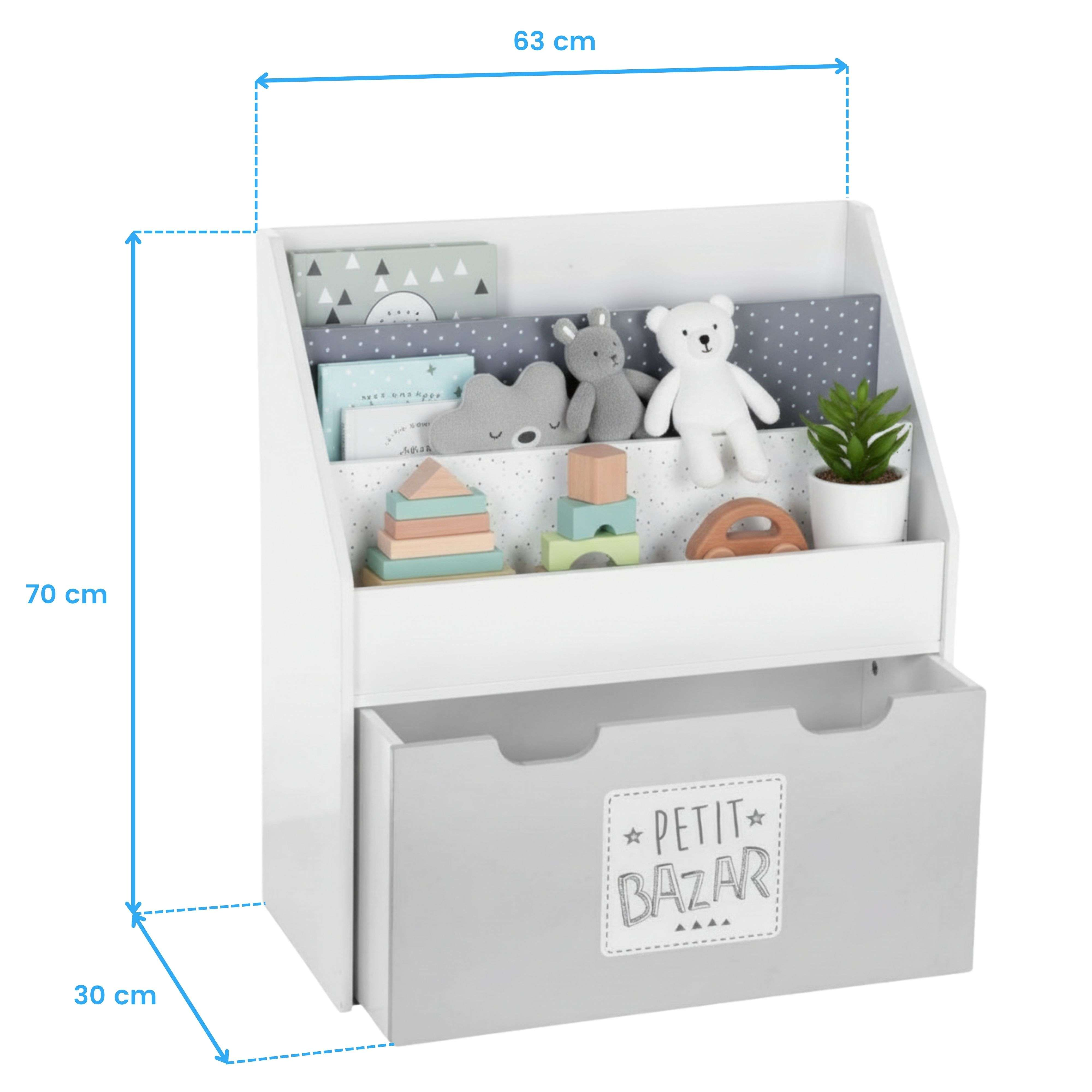 Un estante blanco lleno de juguetes, incluidos peluches y bloques de madera.