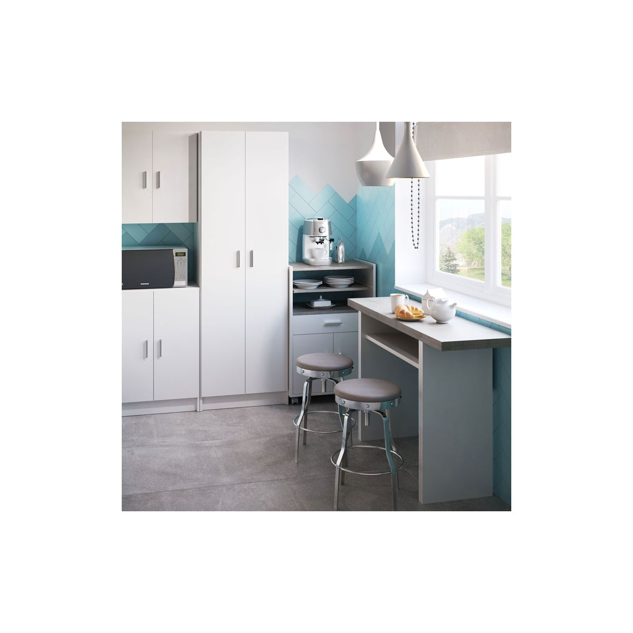 Cocina moderna con gabinetes blancos, microondas, cafetera y barra de desayuno.