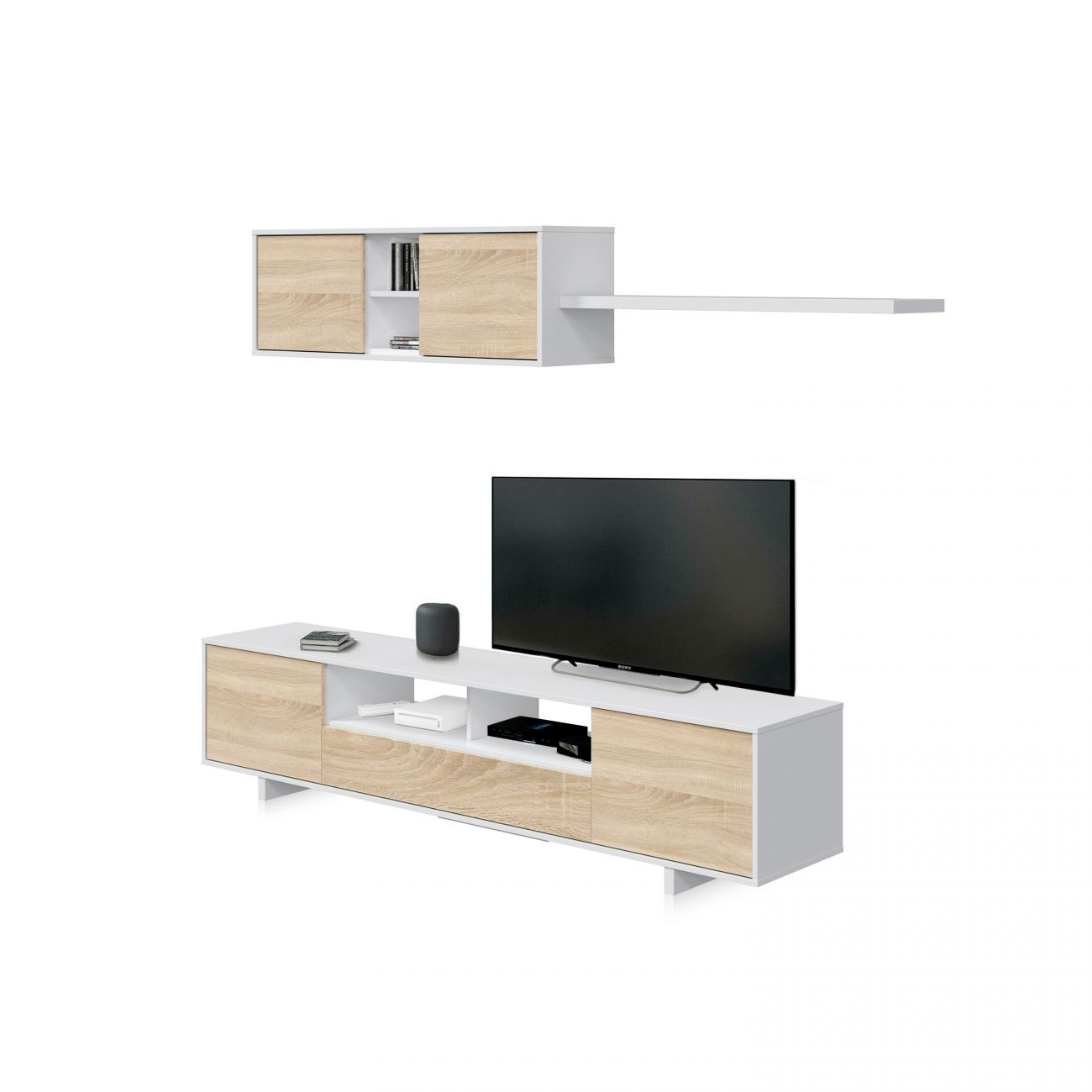 Un mueble de TV blanco con frentes de madera y un estante de pared con puertas correderas de madera.