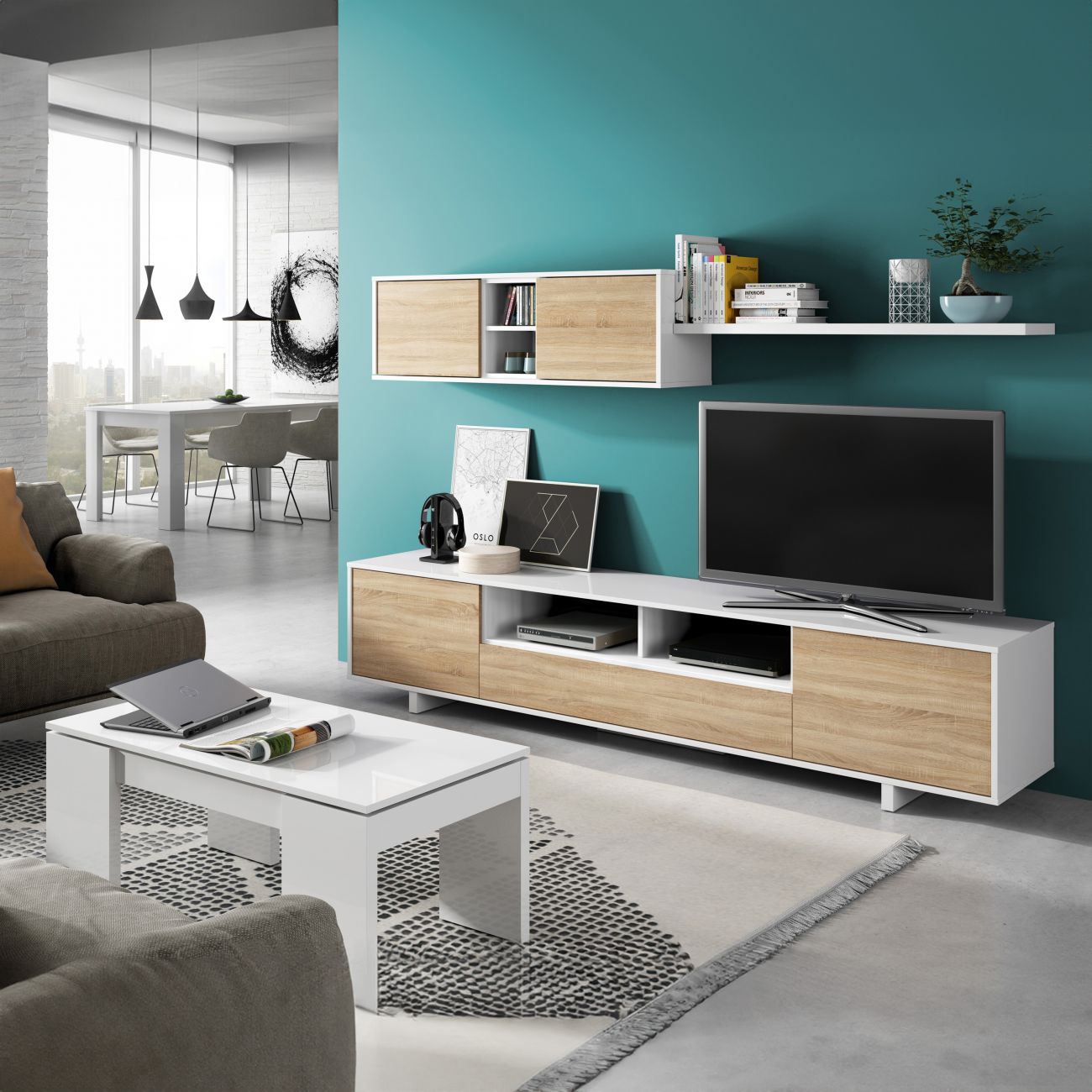 Sala de estar moderna con sofá, mesa de centro, mueble de TV y comedor al fondo.