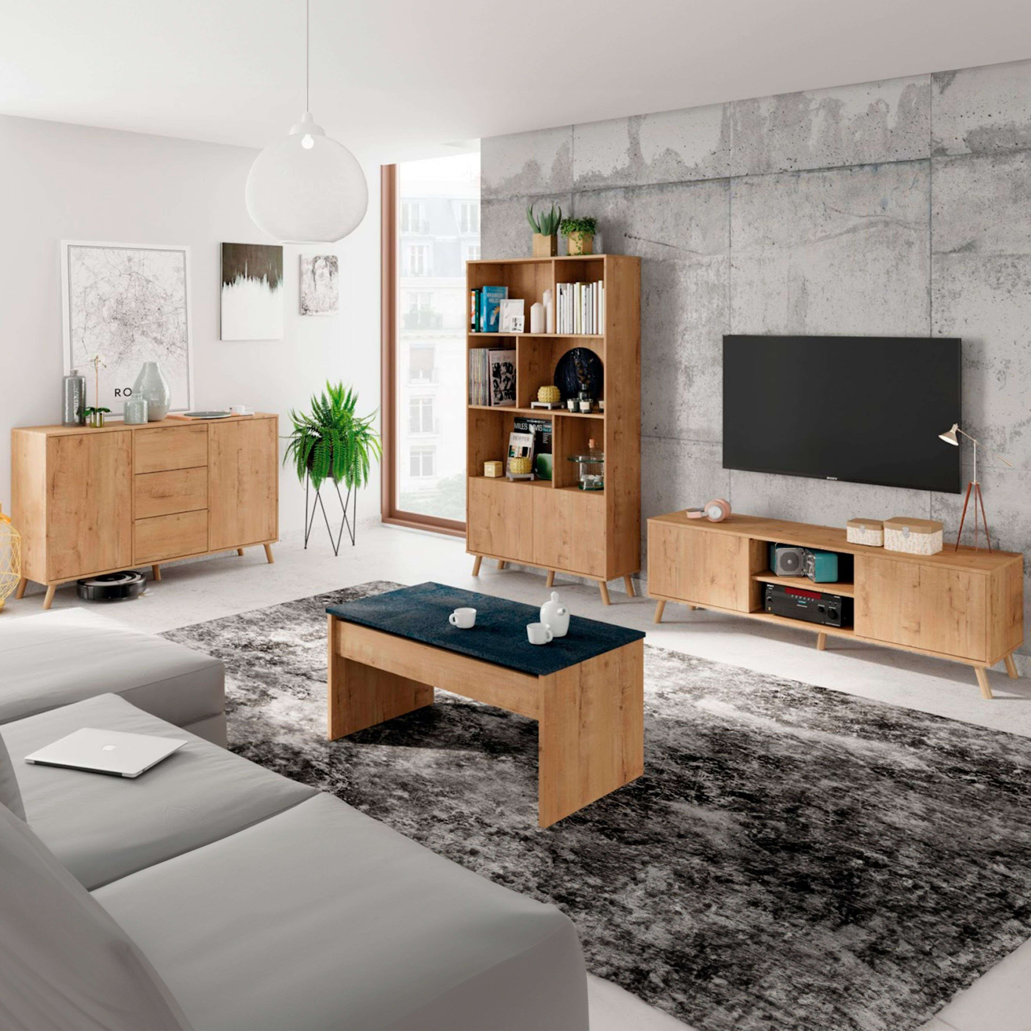 Sala de estar con muebles de madera, TV, sofá y alfombra.