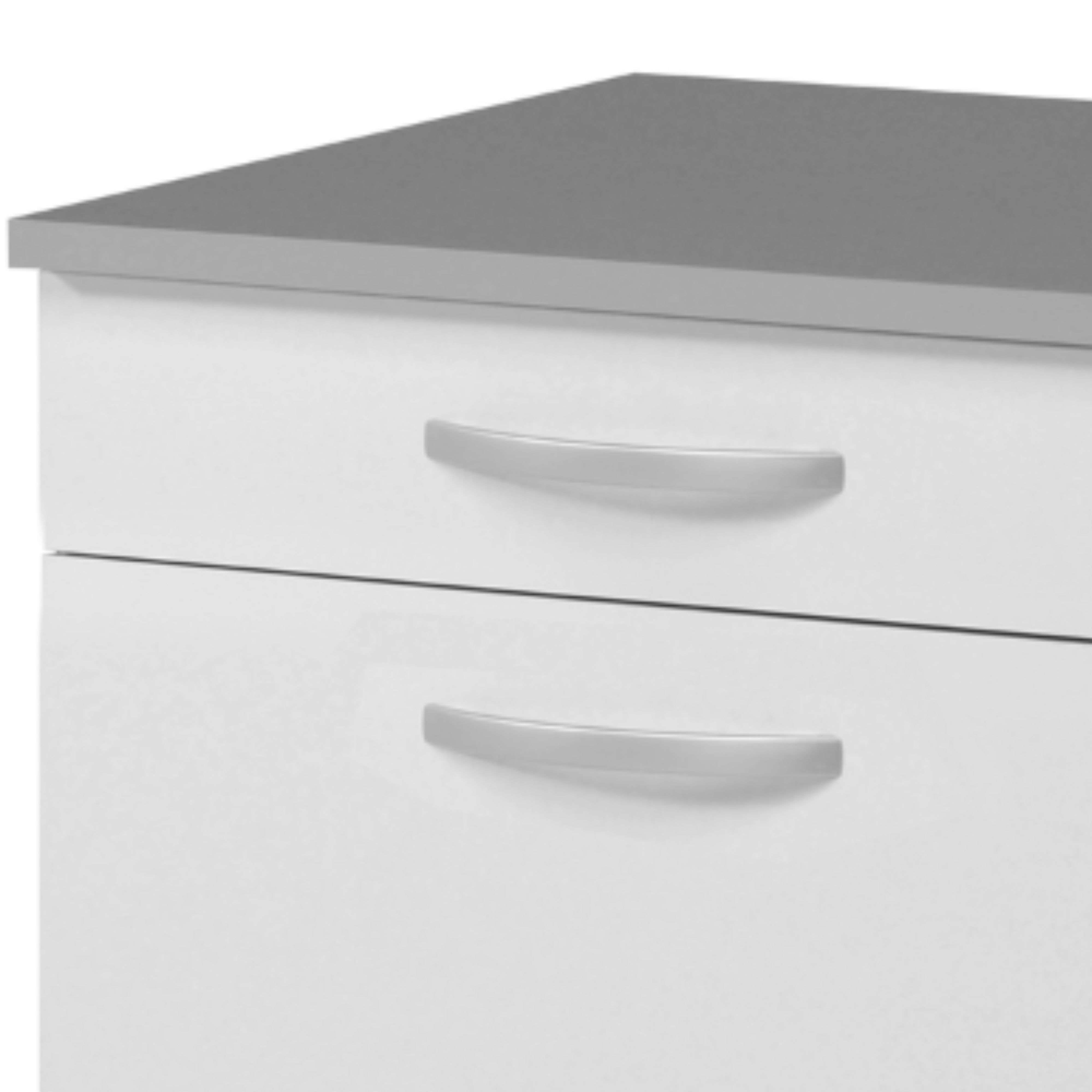 Una cómoda blanca con dos tiradores plateados y una superficie superior gris.