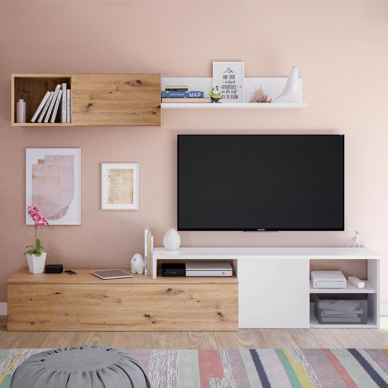 Una sala de estar con un televisor, un aparador y decoración de pared.
