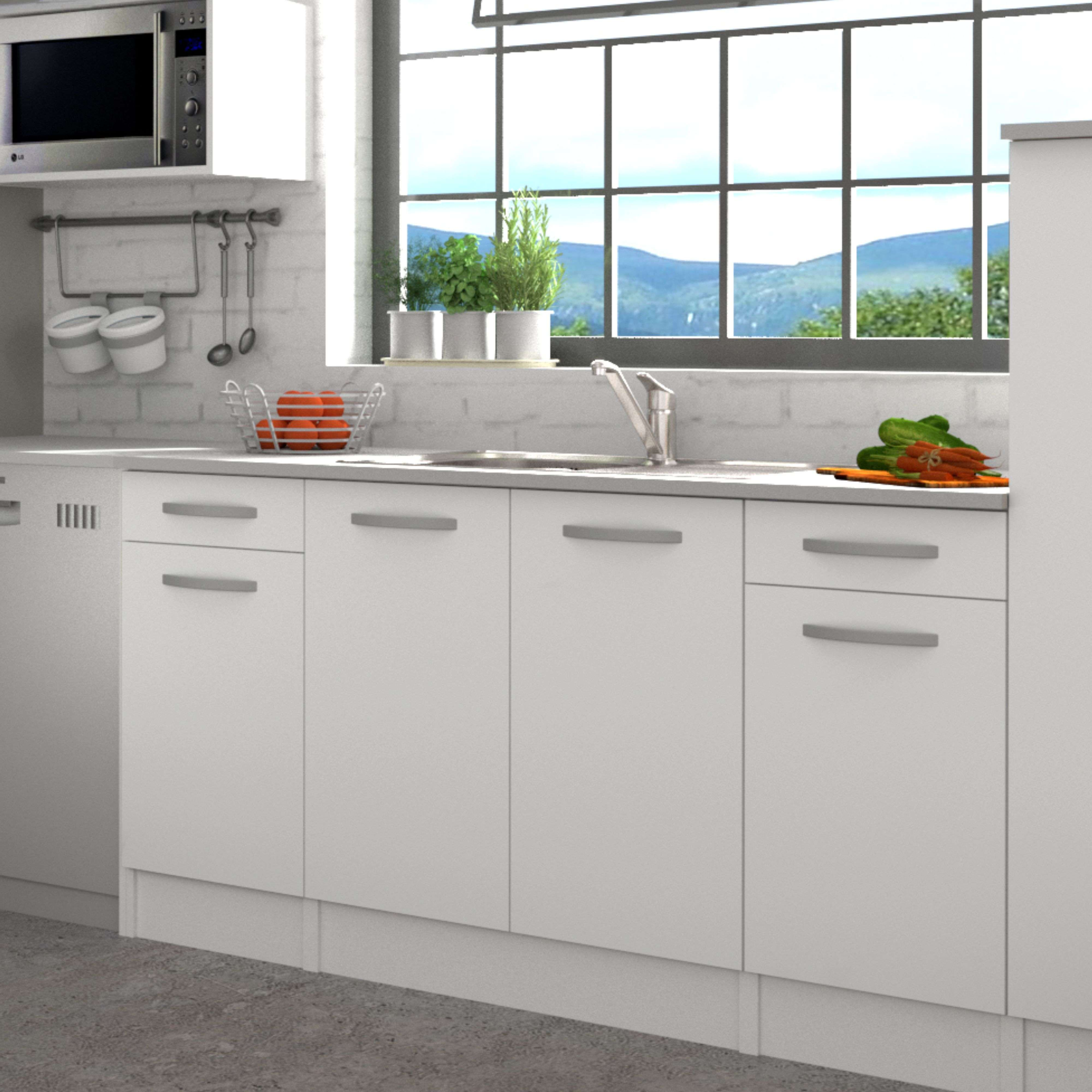 Cocina moderna con gabinetes blancos, microondas, fregadero y ventana con vista a montaña.
