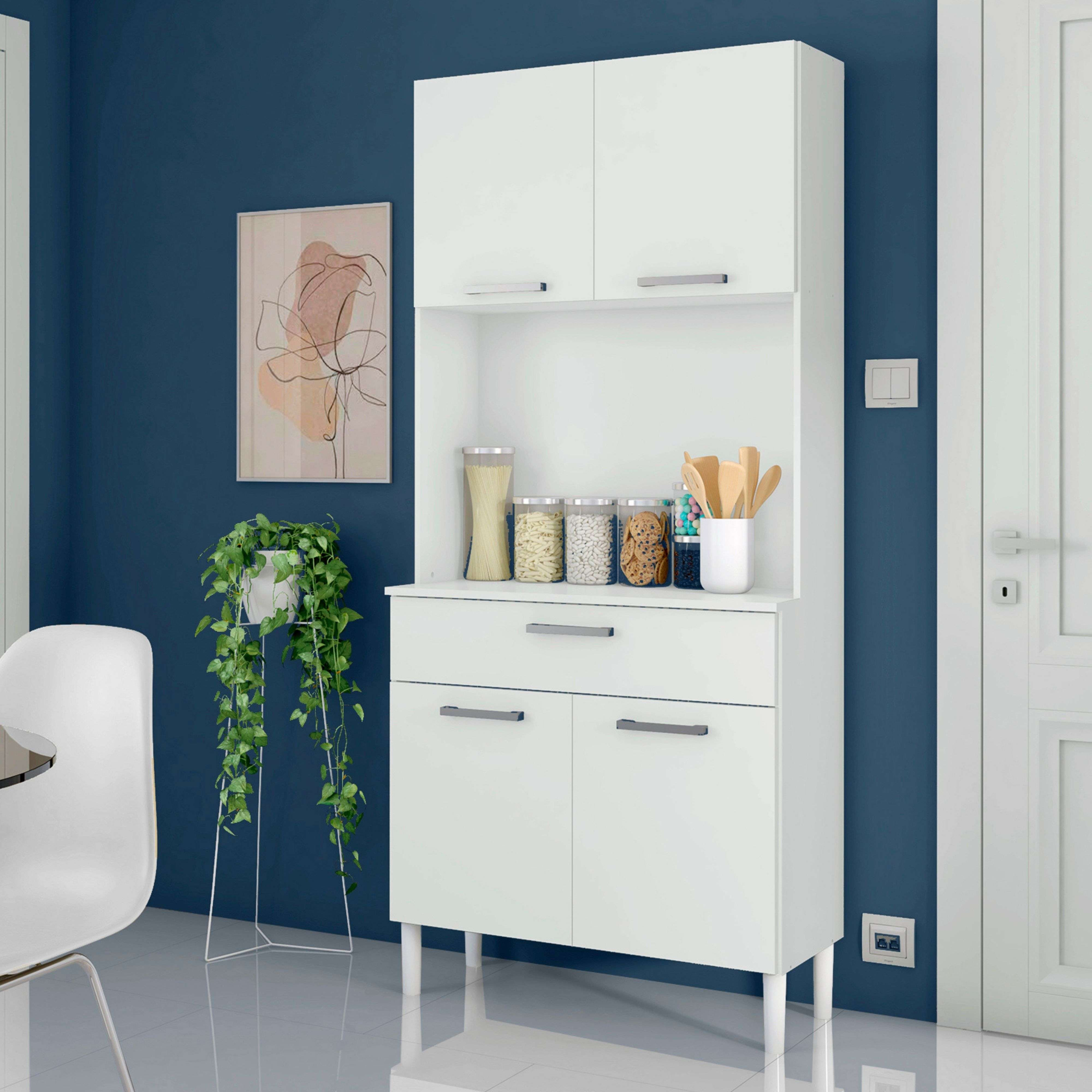 Un mueble de cocina blanco con frascos de vidrio llenos de pasta y galletas.