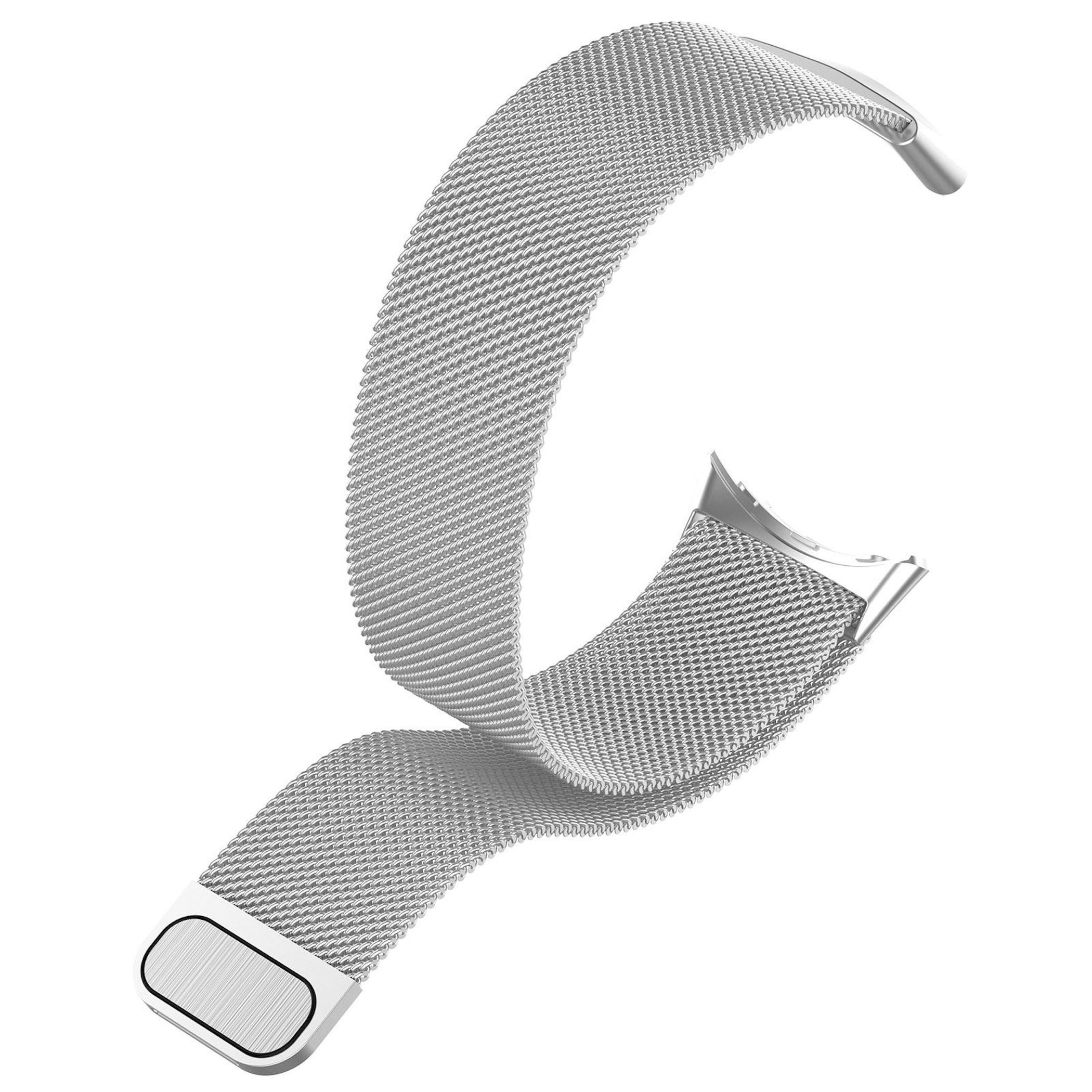 Ein silbernes, flexibles Metallarmband mit einem magnetischen Verschluss.