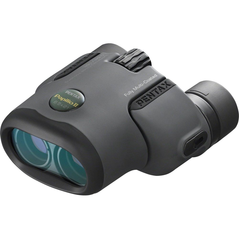 Binocolo grigio Pentax Papilio II 6.5x21 con lenti completamente trattate.