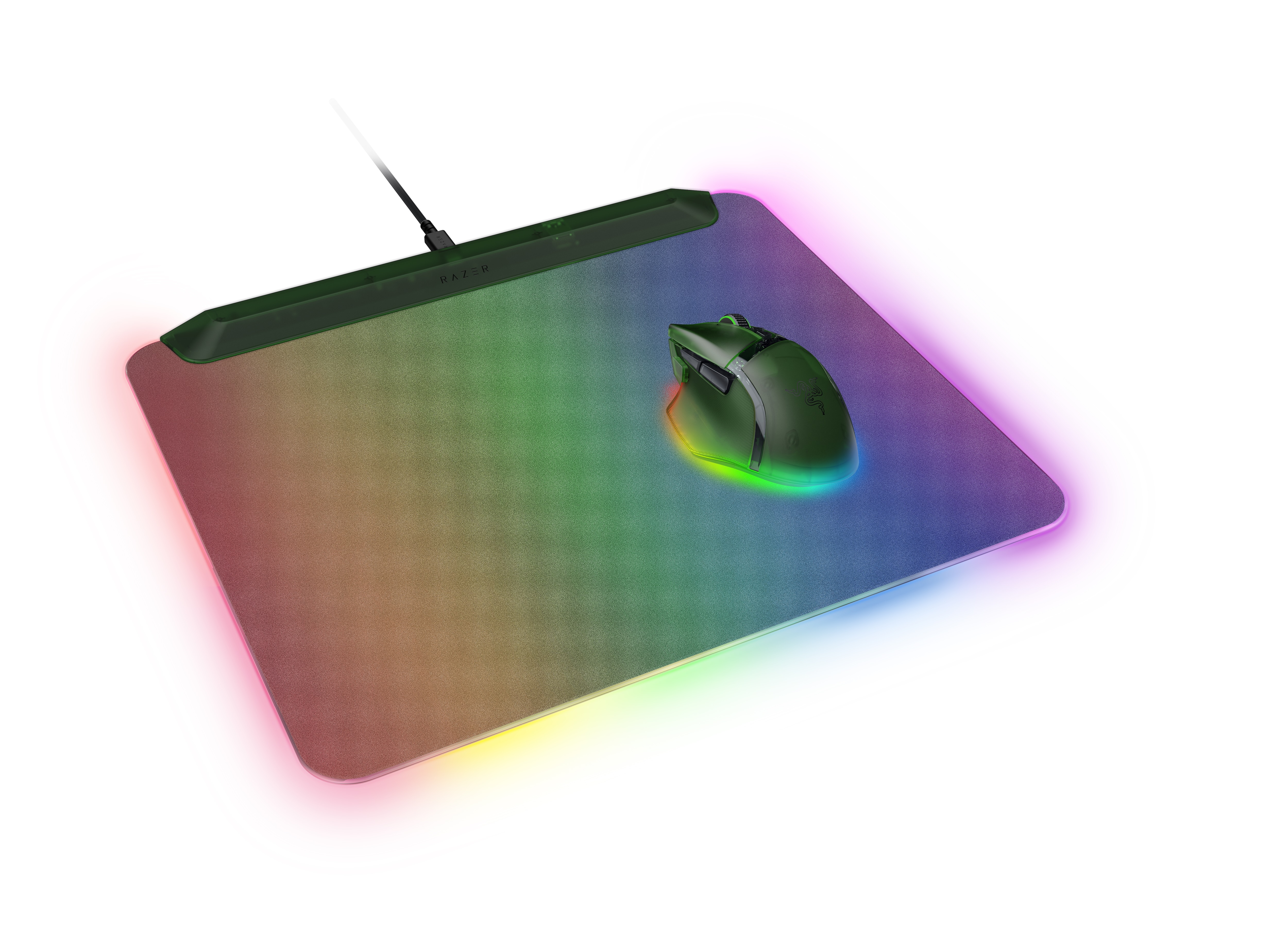 Souris gaming verte sur tapis de souris RVB dégradé.