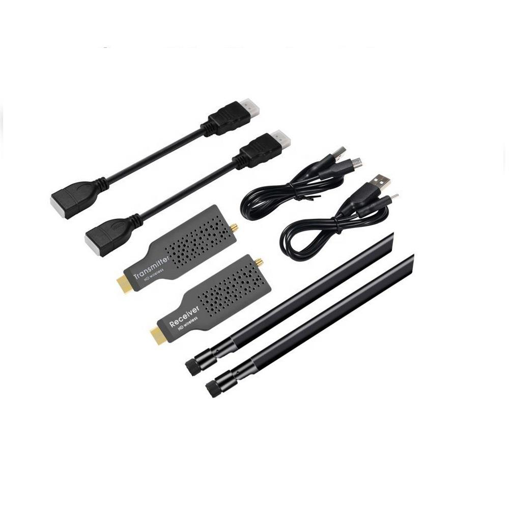 Kabloları ve USB güç kaynağı ile iki HDMI verici/alıcı ünitesi beyaz zeminde.