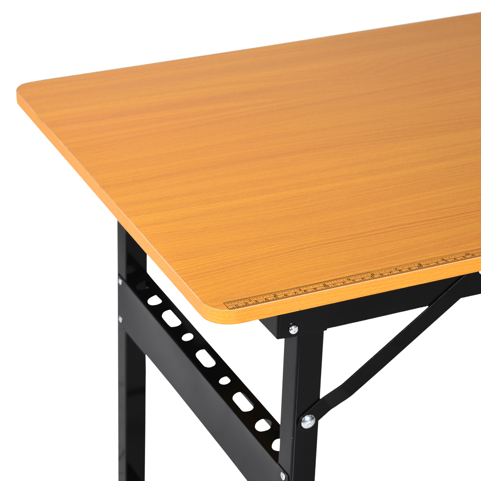 Una mesa de madera con marco de metal negro y una escala de regla grabada.