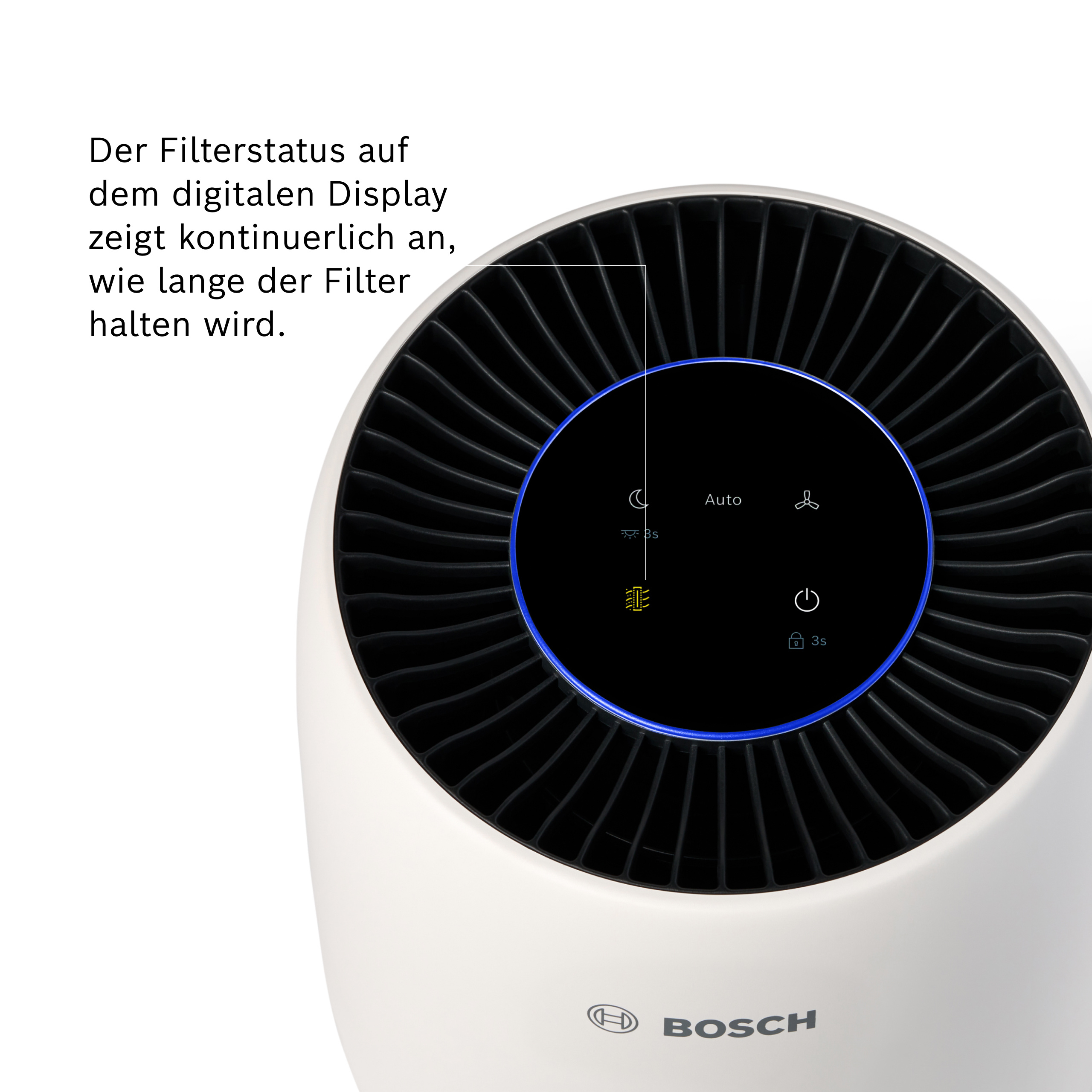 Un purificatore d'aria bianco con griglia nera e display digitale mostra "Auto".