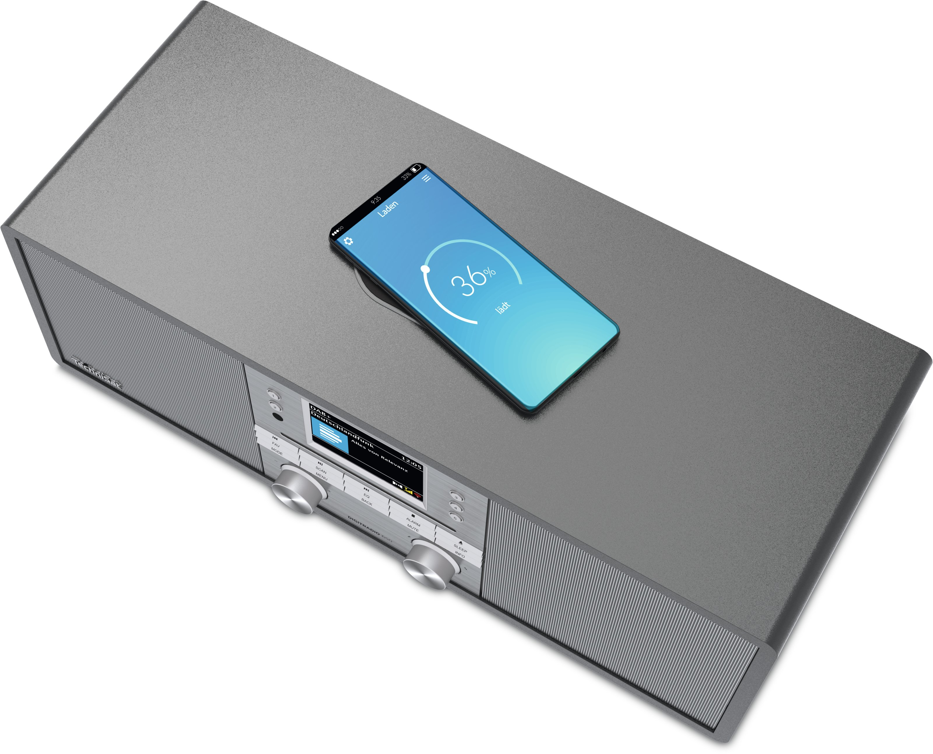 Radio DAB+ grigia con smartphone in carica al 36%.