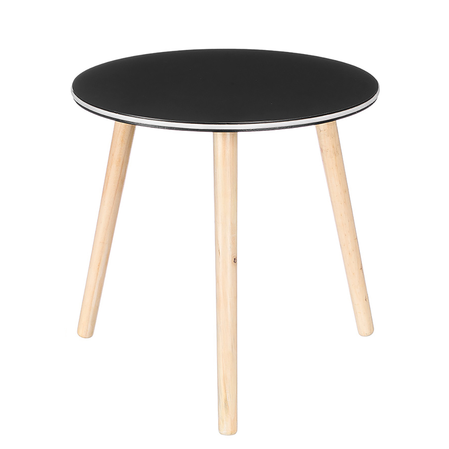 Un tavolo rotondo nero con tre gambe di legno su sfondo bianco.